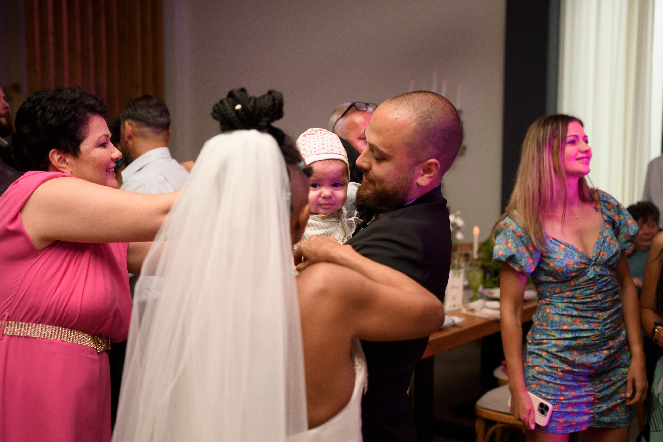 Fotografii Nunta + Botez Ciresul Salbatic. MDimaFotoStudio. Fotograf de nuntă, evenimente private și de familie