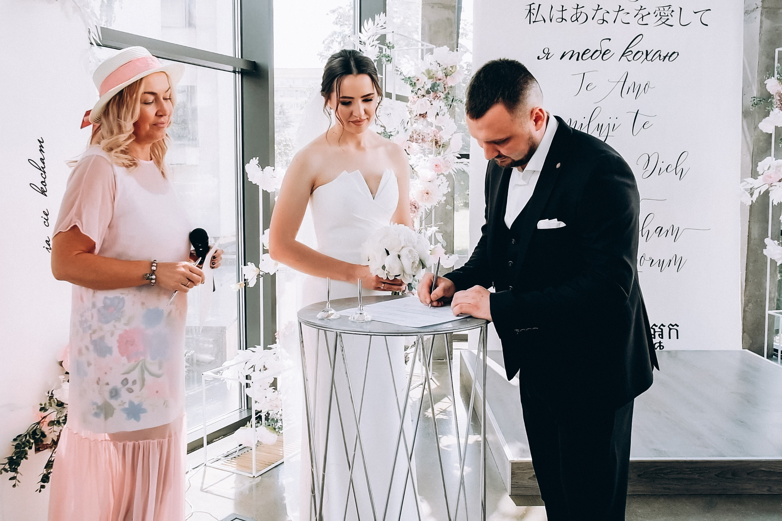 White Wedding. Wedding and Family Photograph