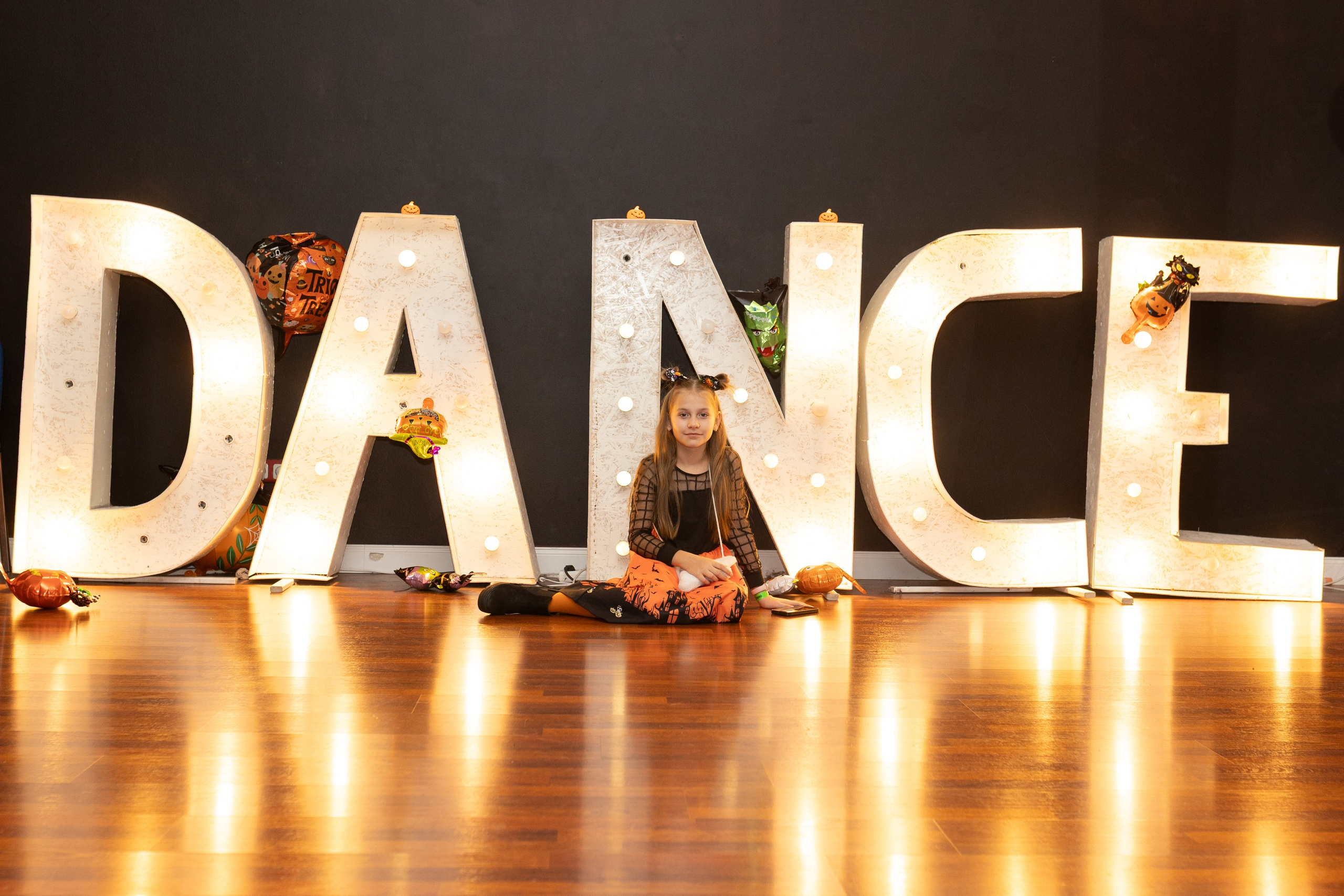 Leo dance studio Helloween 2025. Семейный и детский фотограф в Варшаве Мила Бобровская