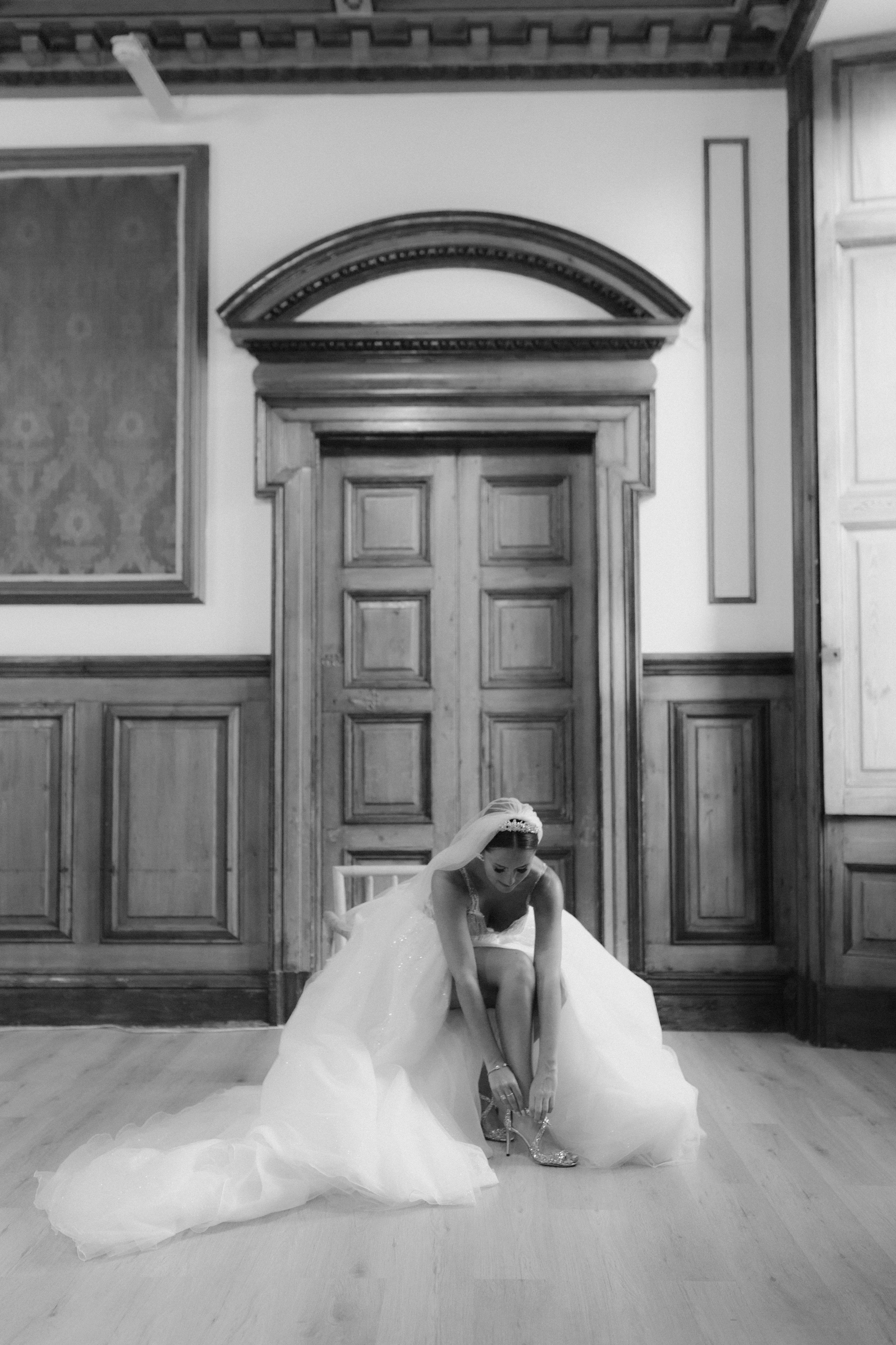 Bridal photoshoot inside the palace