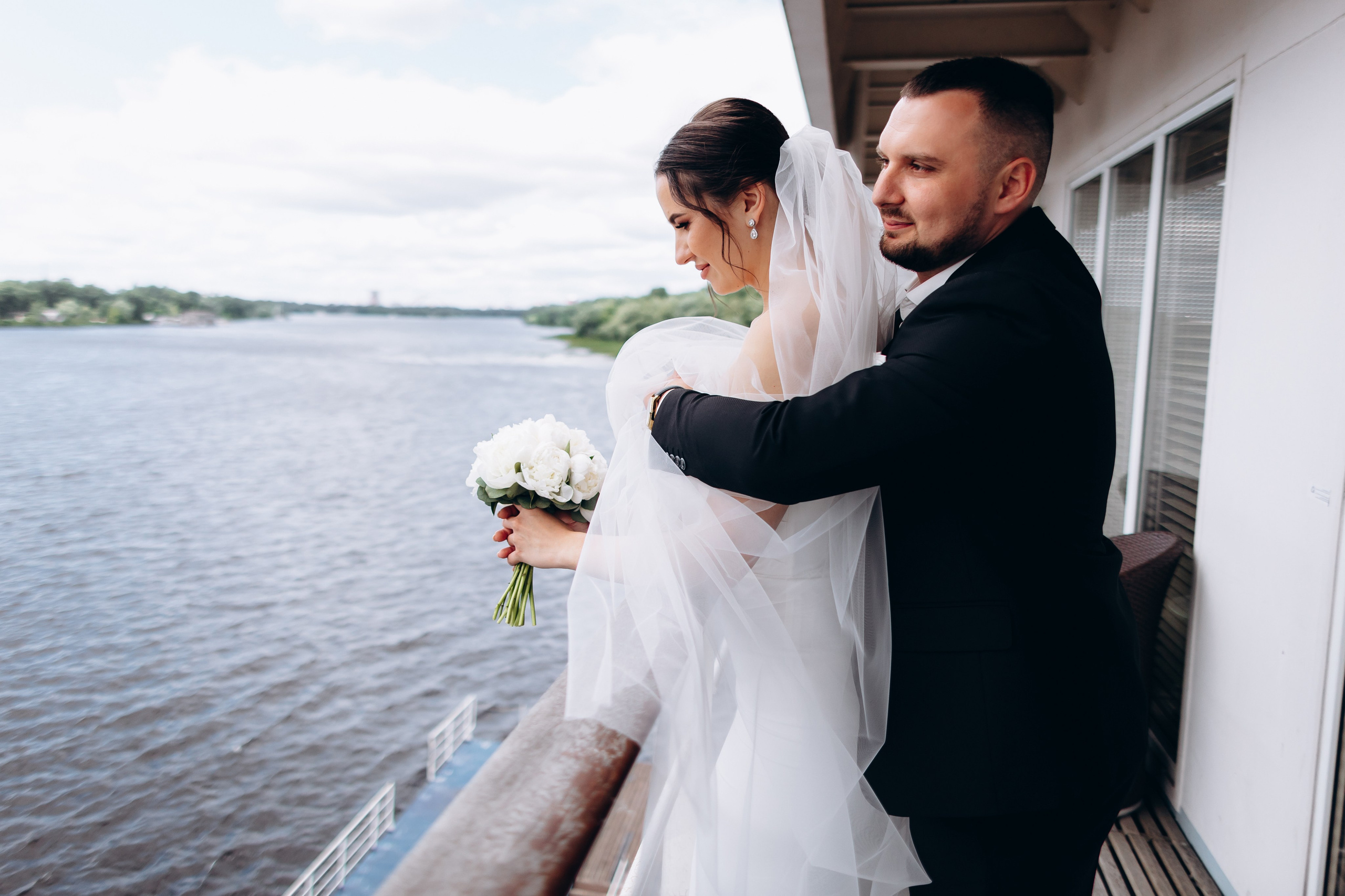White Wedding. Wedding and Family Photograph