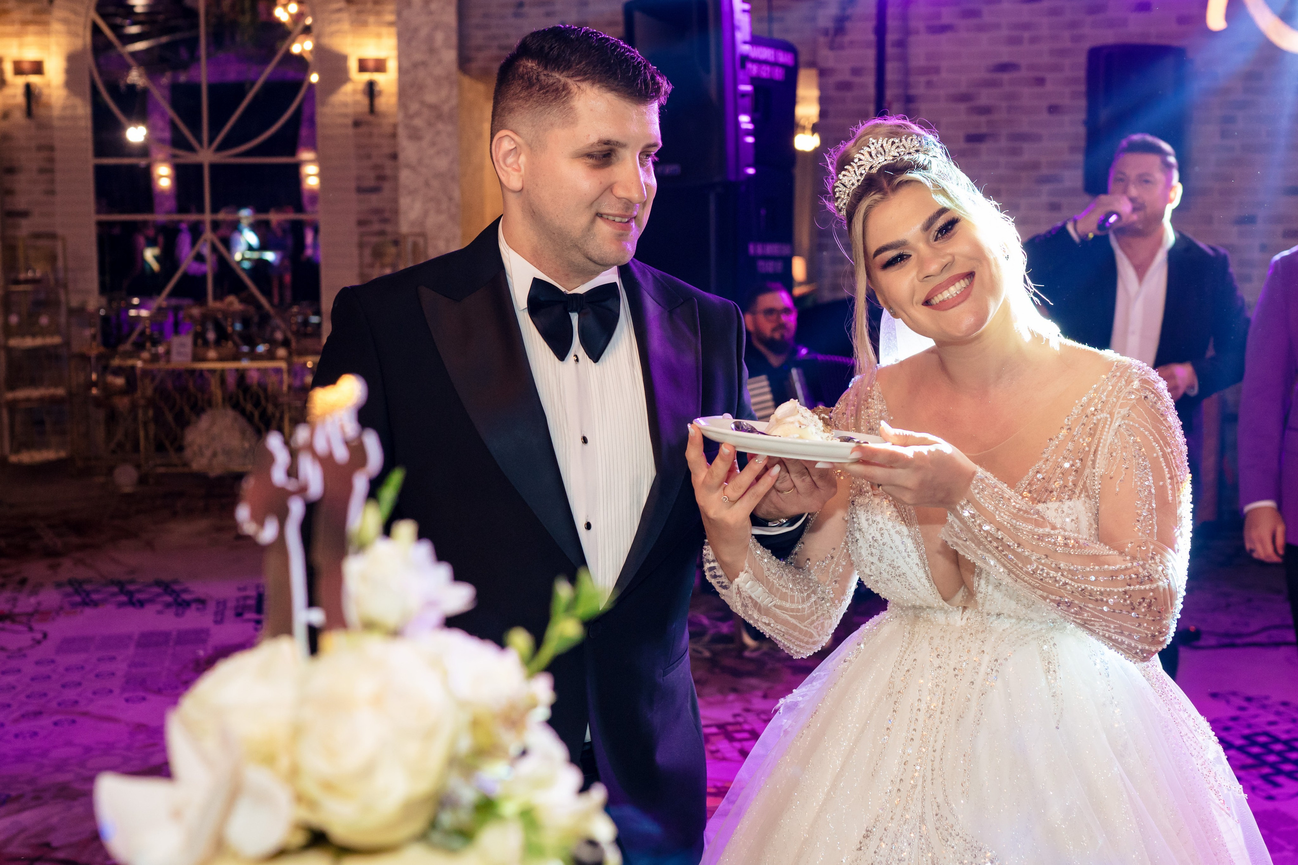 Andreea, Damian si Aris. Acasă