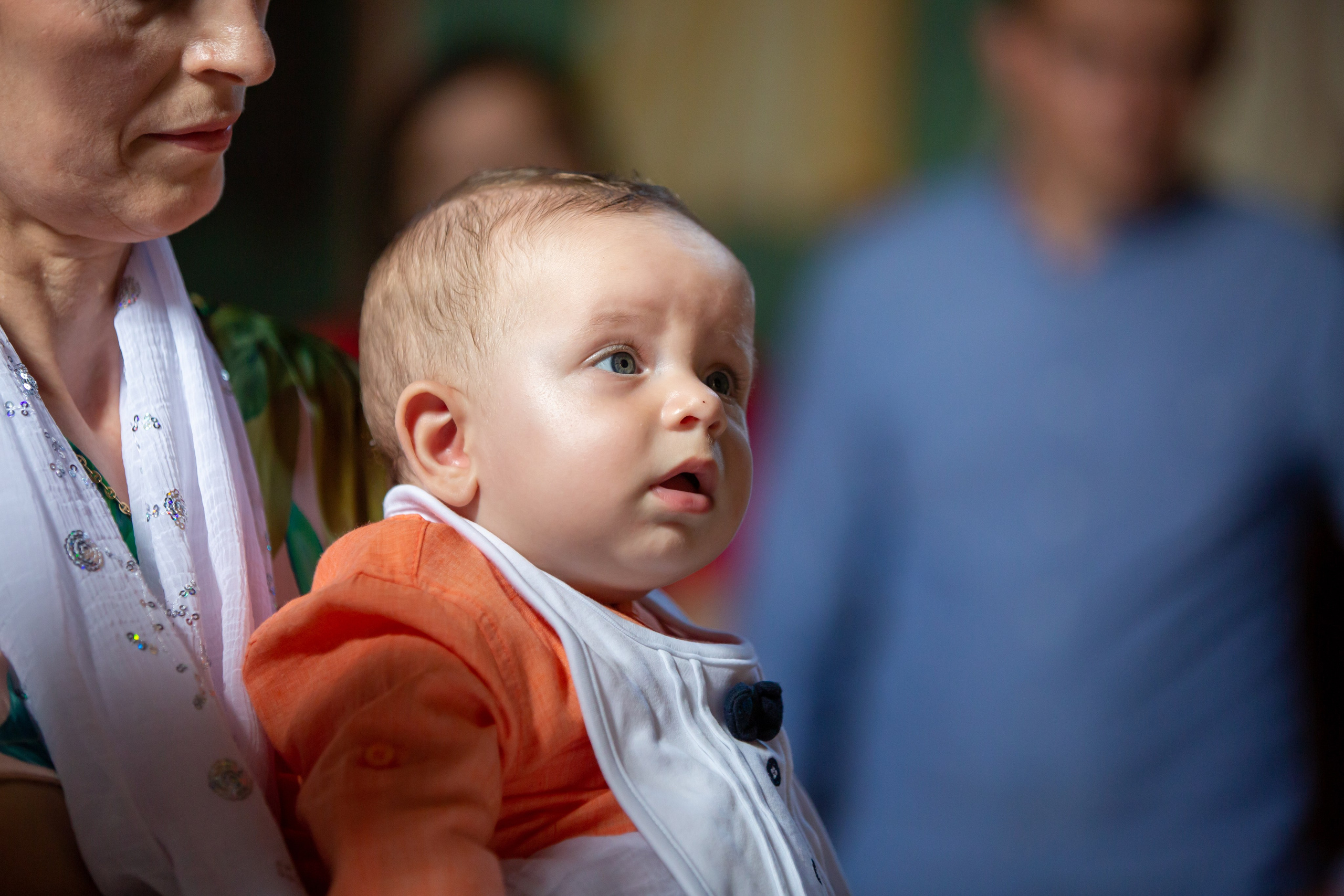 “Bebeluș botezat în biserică, ținut în brațe de nași”	•	“Detaliu cu lumânarea de botez decorată cu flori albe”	•	“Părinți emoționați alături de copilul lor la ceremonia de botez”	•	“Masa festivă de botez cu decor tematic și tort personalizat”	•	“Momentul în care preotul toarnă apă sfințită pe fruntea bebelușului”	“Bebeluș în rochie albă de botez, zâmbind în brațele mamei”	•	“Detaliu cu cruciulița de botez așezată pe o pernă de satin”	•	“Părinți și nași aprinzând lumânările în timpul ceremoniei de botez”	•	“Tort de botez decorat cu figurine tematice și numele copilului”	•	“Copil botezat dormind liniștit în pătuțul decorat festiv”	•	“Momentul în care preotul binecuvântează copilul în fața altarului”	•	“Invitați adunându-se în jurul mesei festive la petrecerea de botez”	•	“Bebeluș ținând în mână o jucărie personalizată primită la botez”	•	“Familie fericită pozând împreună după ceremonia de botez”	•	“Decor tematic cu baloane și flori la locația petrecerii de botez” fotograf Botoșani fotograf evenimente fotograf botez Alin Chirila fotograf alinofotostudio,- Preotul ținându-l pe micuțul Mathias Gabriel la botez, în biserica Înălțarea Domnului, Copălău  - Detalii de la botezul lui Mathias – lumânare, trusou și icoană  - Familia lui Mathias Gabriel alături de micuț, în ziua botezului  - Portret emoționant cu mama și bebelușul în brațe, în biserică,fotograf profesionist evenimente Botoșani, Iași, Suceava, Fălticeni, Bacău, Pașcani, Roman - AlinoFotoStudio by Alin Chirilă - servicii foto nuntă, botez, cununie, ședințe foto creative, albume personalizate, fotografii emoționante și calitative pentru cele mai importante momente din viață,fotograf nuntă Botoșani Alin Chirilă,  ședință foto botez Iași - AlinoFotoStudio,  servicii fotograf profesionist evenimente Suceava,  fotograf cununie civilă Fălticeni - Alin Chirilă,  album foto nuntă personalizat Bacău.“Bebeluș botezat în biserică, ținut în brațe de nași”	•	“Detaliu cu lumânarea de botez decorată cu flori albe”	•	“Părinți emoționați alături de copilul lor la ceremonia de botez”	•	“Masa festivă de botez cu decor tematic și tort personalizat”	•	“Momentul în care preotul toarnă apă sfințită pe fruntea bebelușului”	“Bebeluș în rochie albă de botez, zâmbind în brațele mamei”	•	“Detaliu cu cruciulița de botez așezată pe o pernă de satin”	•	“Părinți și nași aprinzând lumânările în timpul ceremoniei de botez”	•	“Tort de botez decorat cu figurine tematice și numele copilului”	•	“Copil botezat dormind liniștit în pătuțul decorat festiv”	•	“Momentul în care preotul binecuvântează copilul în fața altarului”	•	“Invitați adunându-se în jurul mesei festive la petrecerea de botez”	•	“Bebeluș ținând în mână o jucărie personalizată primită la botez”	•	“Familie fericită pozând împreună după ceremonia de botez”	•	“Decor tematic cu baloane și flori la locația petrecerii de botez” fotograf Botoșani fotograf evenimente fotograf botez Alin Chirila fotograf alinofotostudio.fotograf botez Amelis Maria, fotografie botez Botoșani, fotograf Alin Chirilă, amintiri botez, fotografii botez, botez Amelis Maria, fotograf copii, fotografie botez în Botoșani,