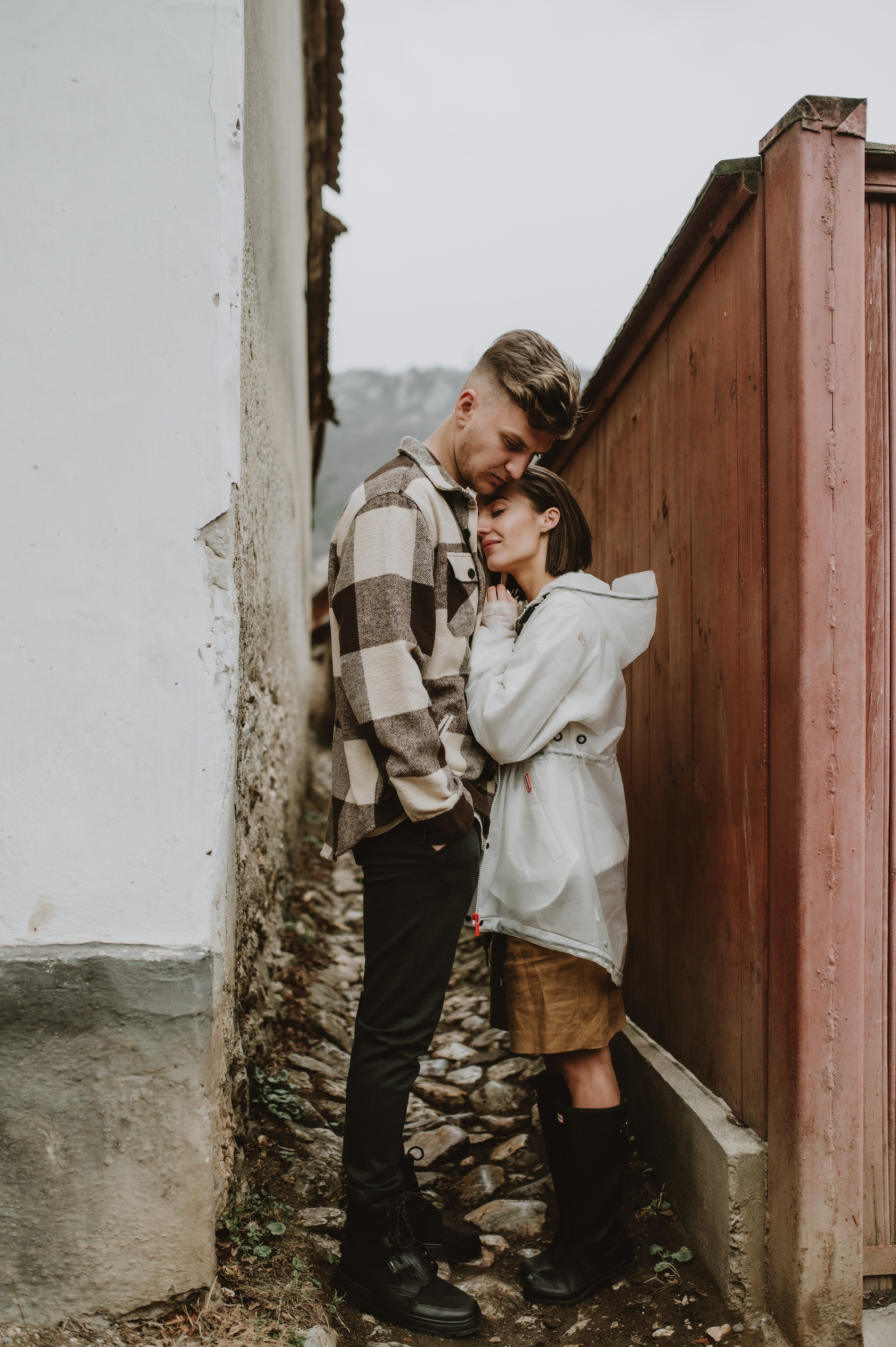 Sedinta foto de cuplu in munti, sedinta save the date pe munte. Proud Vision Weddings | Wedding Photography & Film — Servicii profesionale Foto Video Nunta Iasi