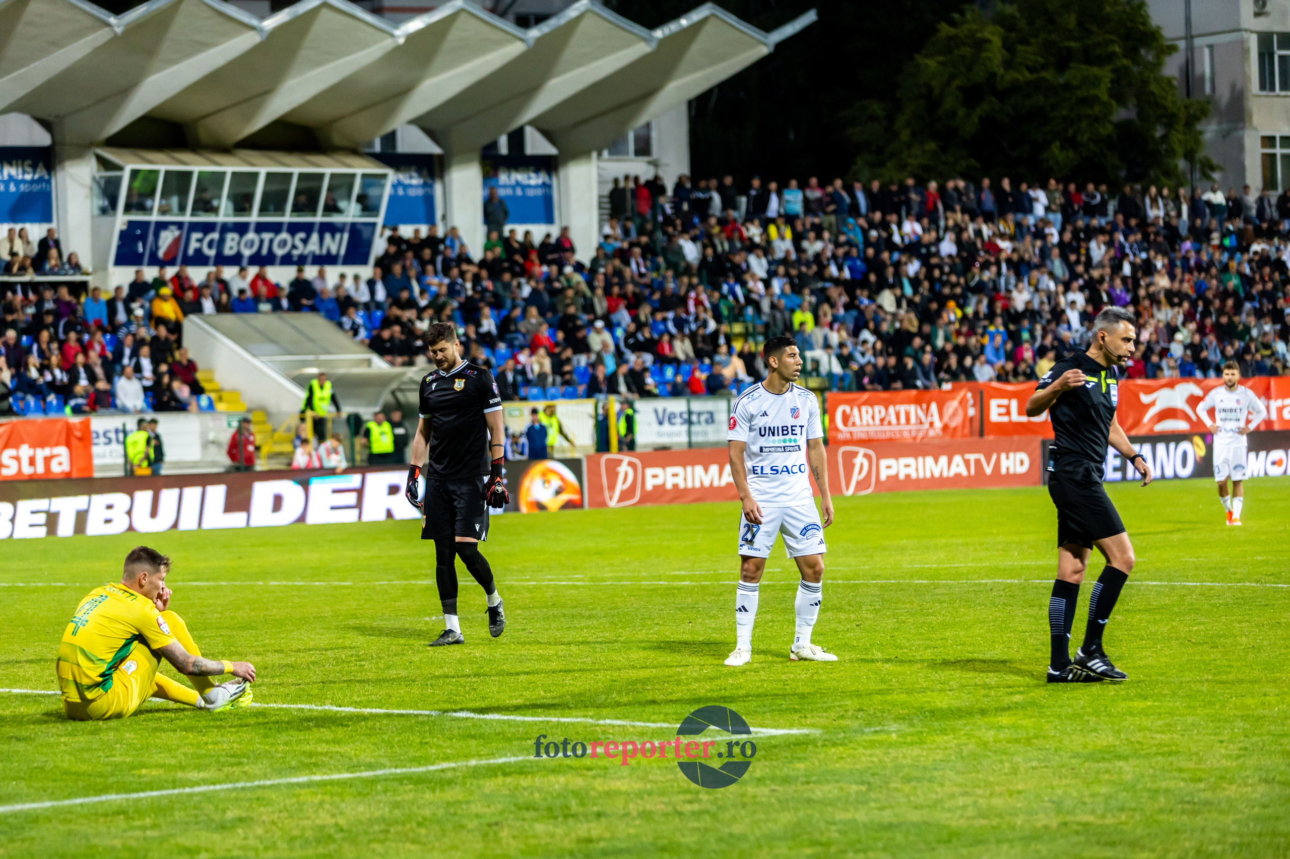 Galerie Foto: FC Botoșani vs. CS Mioveni - Pe 17 mai 2024, am fost martorii unei partide incredibile între FC Botoșani și CS Mioveni, în prima manșă a barajului pentru evitarea retrogradării. În fața unui stadion plin de emoție și speranță, echipa noastră a obținut o victorie importantă, cu un gol marcat de Aldair în minutul 93. 💪 *FC Botoșani 1-0 CS Mioveni*⚽️ Urmăriți momentele cheie ale meciului și bucuria suporterilor în această galerie foto! Pregătiți-vă pentru meciul de retur de pe 24 mai, când vom lupta din nou pentru a rămâne în prima ligă.#FCBotoșani #CSMioveni #BarajRetrogradare #ForzaBotoșani 