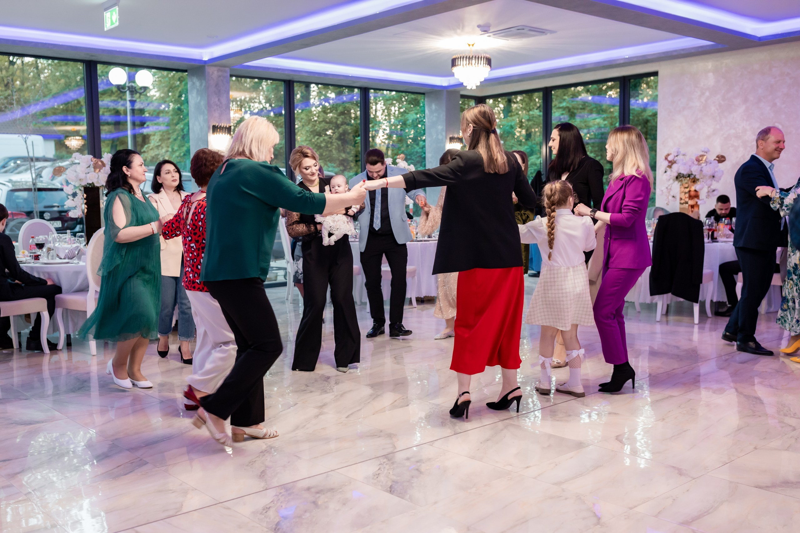 fotograf botez , fotografie botez Botoșani, fotograf Alin Chirilă, amintiri botez, fotografii botez, botez Miruna Parascheva, fotograf copii, fotografie botez în Botoșani-alt="botez , fotografie botez Alin Chirilă, amintiri botez, fotografii emoționante botez Botoșani"-- fotografii-botez-bebelus- amintiri-botez-micuț- moment-sfânt-crestinare- fotografie-emotionanta-botez- detalii-botez-bebelusi- parinti-fericiti-la-botez- fotograf-botez-profesionist- botez-in-biserica-ortodoxa- micuț-botezat-cu-emoție- zâmbete-și-lacrimi-la-botez- bebeluș-la-cristelniță- decor-botez-colorat- botez-cu-dragoste-și-credință- emotie-pura-la-botez- fotograf-botez-botosani- botez-iasi-suceava-fotograf- amintiri-nepretuite-botez-- Preotul ținându-l pe micuțul Mathias Gabriel la botez, în biserica Înălțarea Domnului, Copălău  - Detalii de la botezul lui Mathias – lumânare, trusou și icoană  - Familia lui Mathias Gabriel alături de micuț, în ziua botezului  - Portret emoționant cu mama și bebelușul în brațe, în biserică,fotograf profesionist evenimente Botoșani, Iași, Suceava, Fălticeni, Bacău, Pașcani, Roman - AlinoFotoStudio by Alin Chirilă - servicii foto nuntă, botez, cununie, ședințe foto creative, albume personalizate, fotografii emoționante și calitative pentru cele mai importante momente din viață,fotograf nuntă Botoșani Alin Chirilă,  ședință foto botez Iași - AlinoFotoStudio,  servicii fotograf profesionist evenimente Suceava,  fotograf cununie civilă Fălticeni - Alin Chirilă,  album foto nuntă personalizat Bacău.“Bebeluș botezat în biserică, ținut în brațe de nași”	•	“Detaliu cu lumânarea de botez decorată cu flori albe”	•	“Părinți emoționați alături de copilul lor la ceremonia de botez”	•	“Masa festivă de botez cu decor tematic și tort personalizat”	•	“Momentul în care preotul toarnă apă sfințită pe fruntea bebelușului”	“Bebeluș în rochie albă de botez, zâmbind în brațele mamei”	•	“Detaliu cu cruciulița de botez așezată pe o pernă de satin”	•	“Părinți și nași aprinzând lumânările în timpul ceremoniei de botez”	•	“Tort de botez decorat cu figurine tematice și numele copilului”	•	“Copil botezat dormind liniștit în pătuțul decorat festiv”	•	“Momentul în care preotul binecuvântează copilul în fața altarului”	•	“Invitați adunându-se în jurul mesei festive la petrecerea de botez”	•	“Bebeluș ținând în mână o jucărie personalizată primită la botez”	•	“Familie fericită pozând împreună după ceremonia de botez”	•	“Decor tematic cu baloane și flori la locația petrecerii de botez” fotograf Botoșani fotograf evenimente fotograf botez Alin Chirila fotograf alinofotostudio.fotograf botez Amelis Maria, fotografie botez Botoșani, fotograf Alin Chirilă, amintiri botez, fotografii botez, botez Amelis Maria, fotograf copii, fotografie botez în Botoșani,