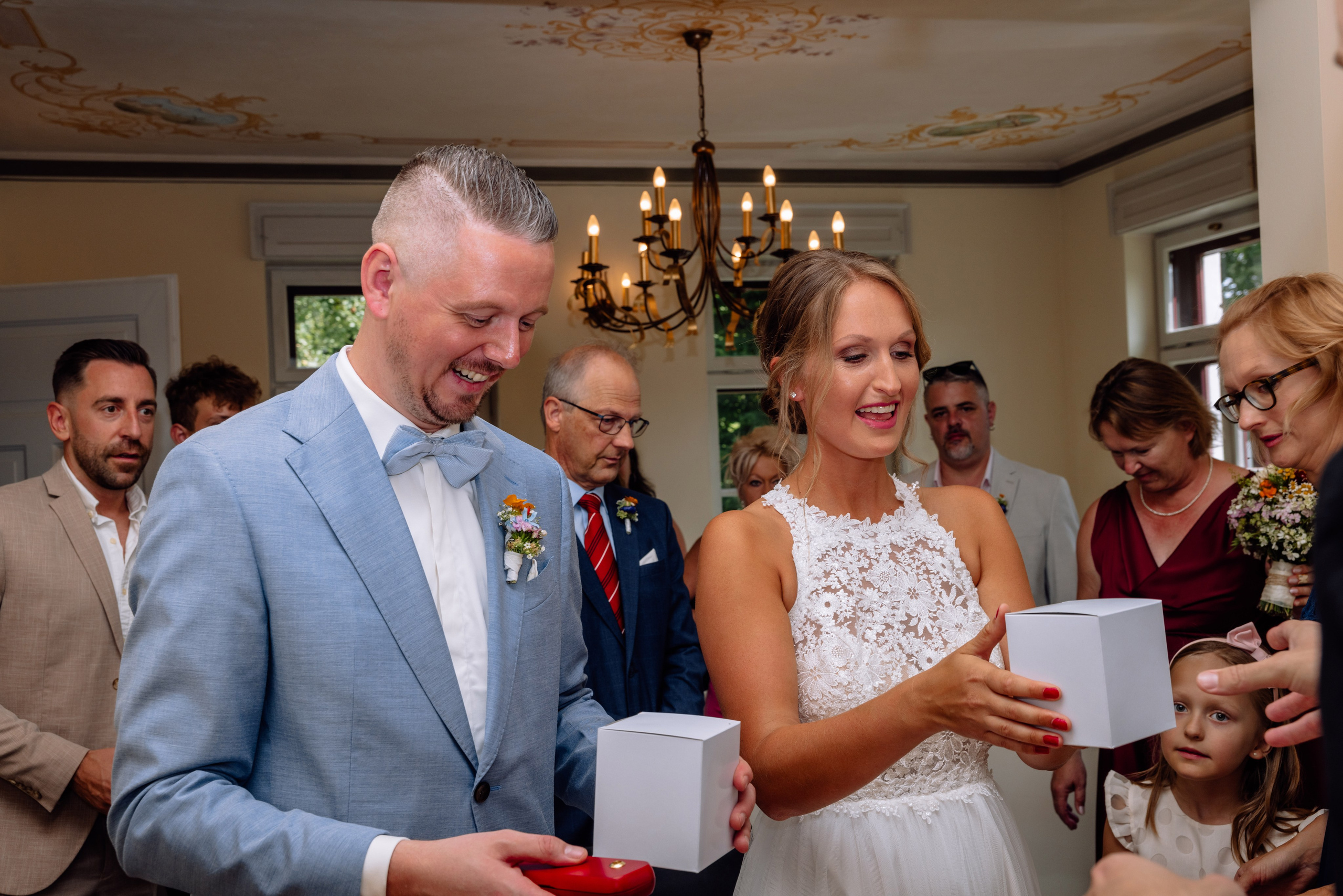 Sandra und Kevin: Standesamt Unterföring und Friedensengel. Hochzeitsfotograf München Taufe Familienfotograf Tanja Mauke