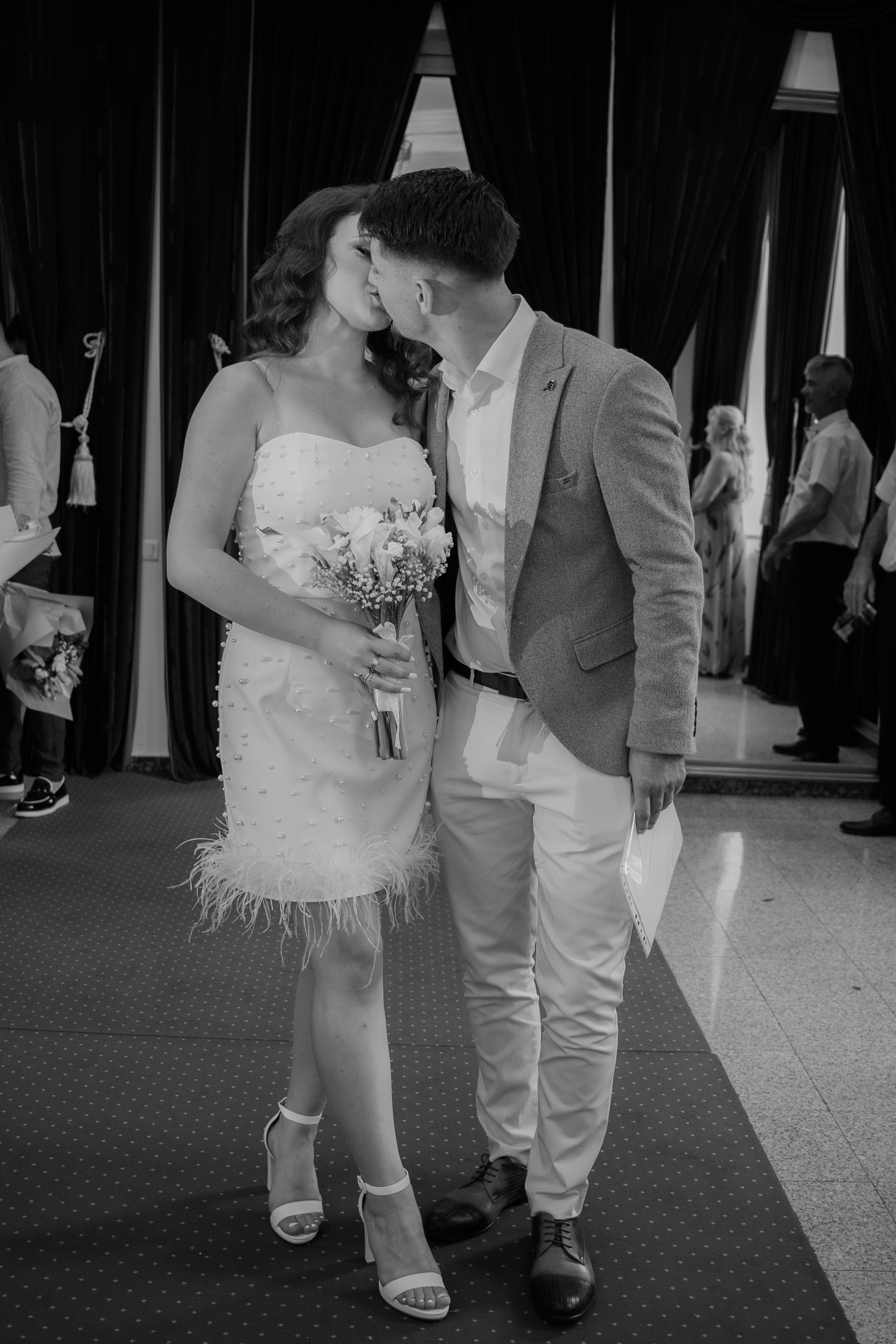 Ana & Mihai. Fotograf si videograf — evenimente si studio