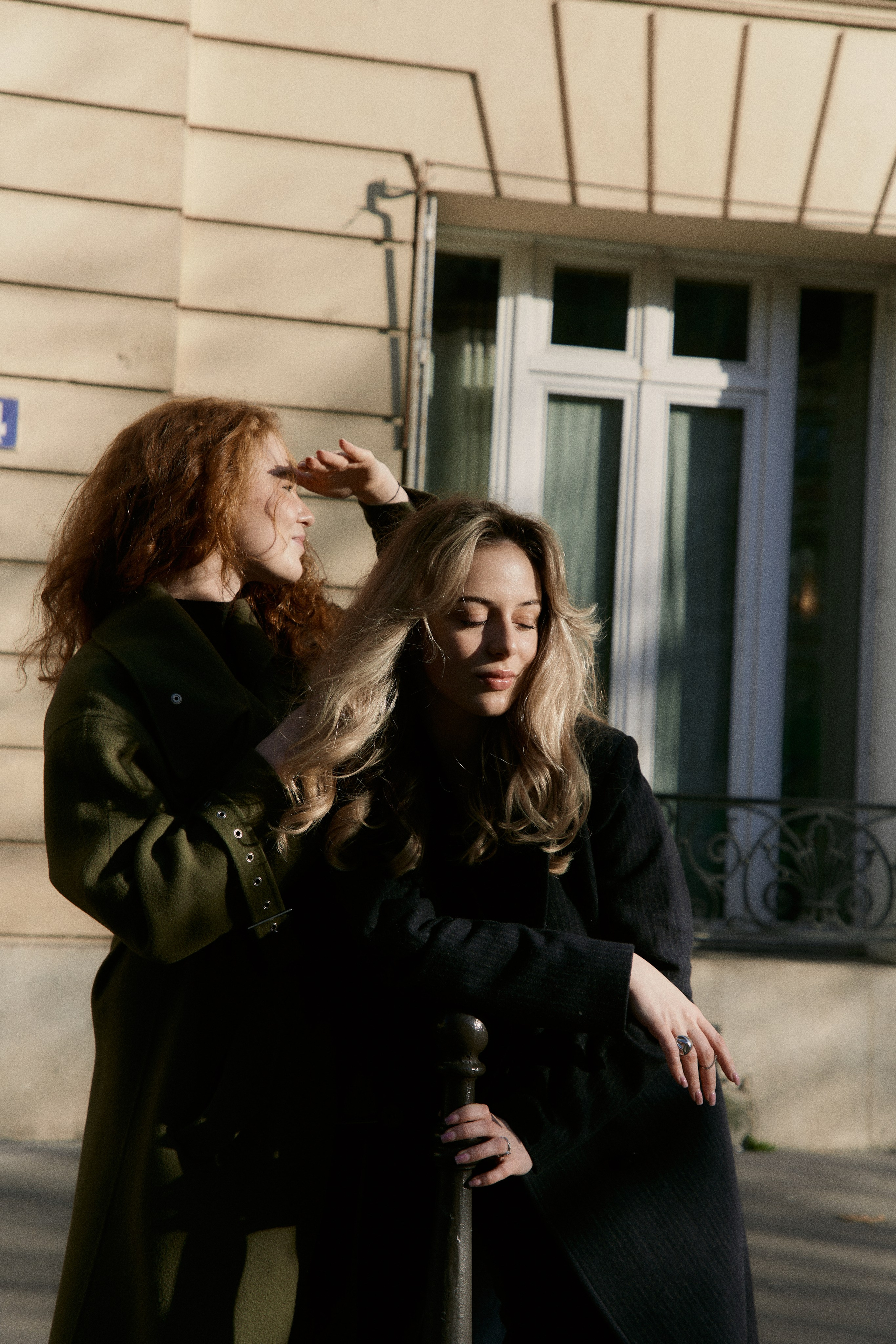 Friends. Photographer in Paris