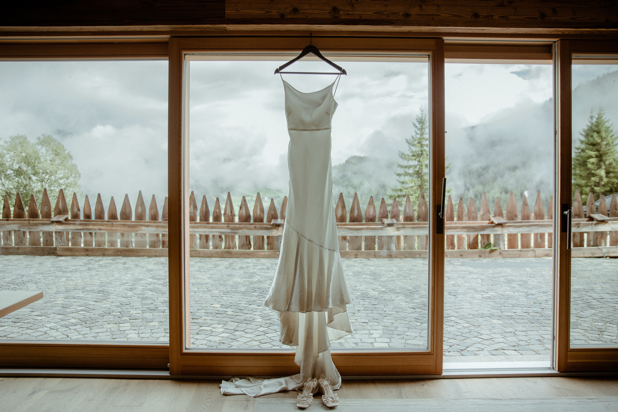 Intimate Wedding in the Dolomites. Iceland elopement photo and video | Nikolaichik Photo