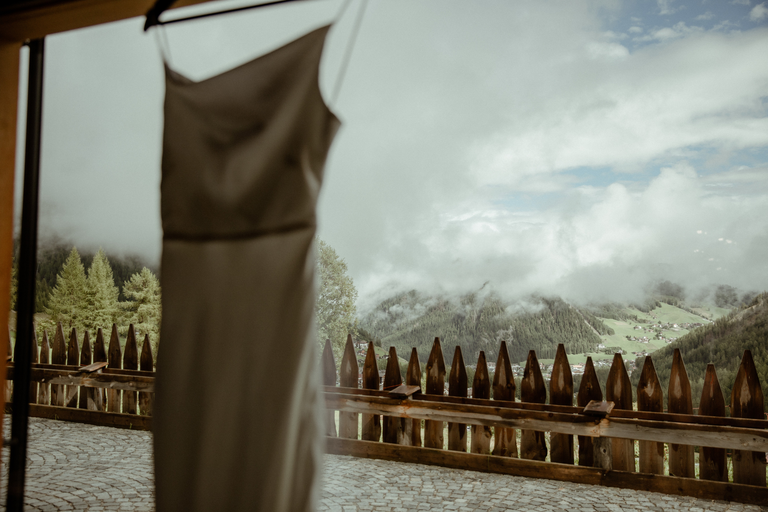 Intimate Wedding in the Dolomites. Iceland elopement photo and video | Nikolaichik Photo