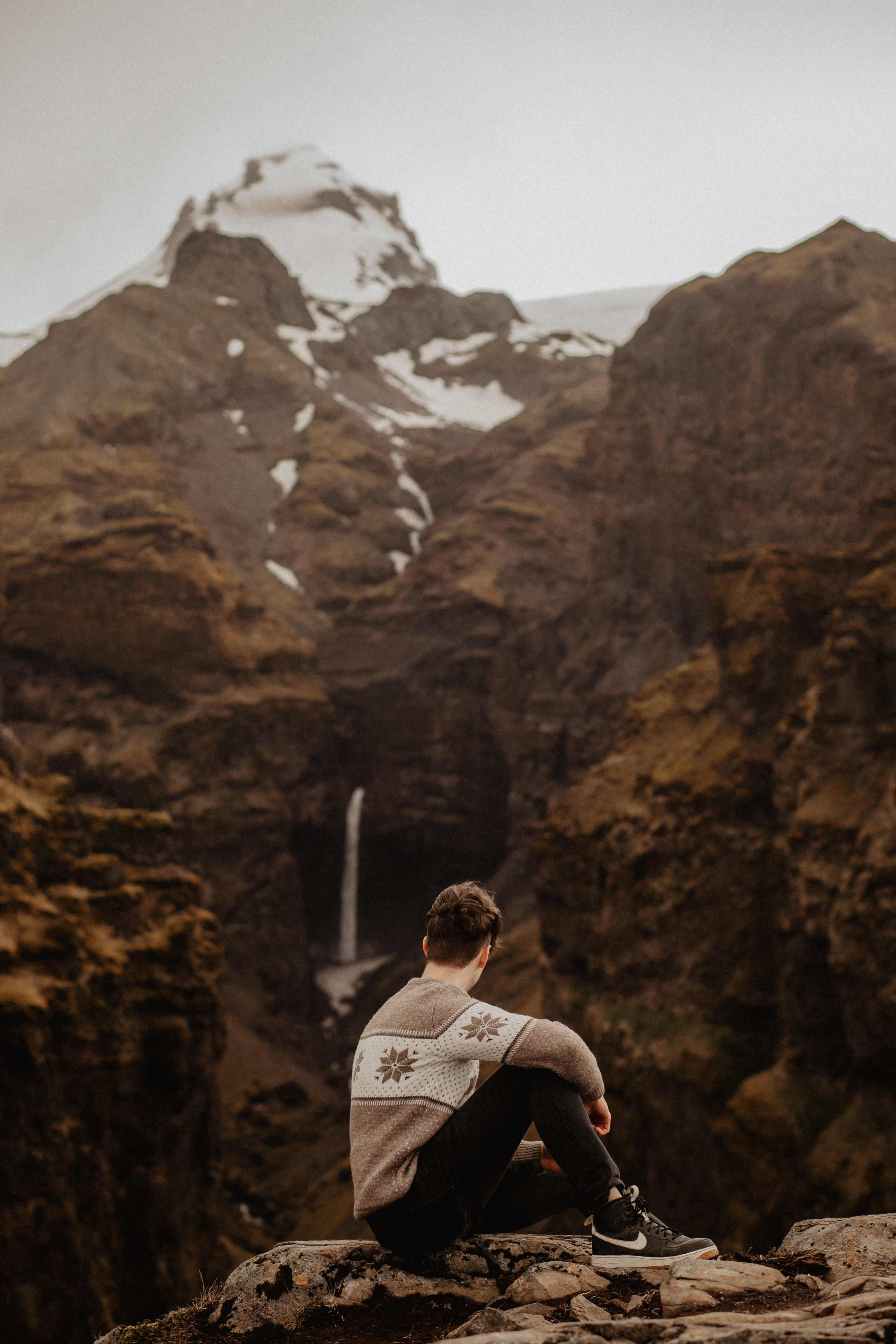 Couple photoshoot in front of volcano eruption in Iceland. Iceland elopement photo and video | Nikolaichik Photo