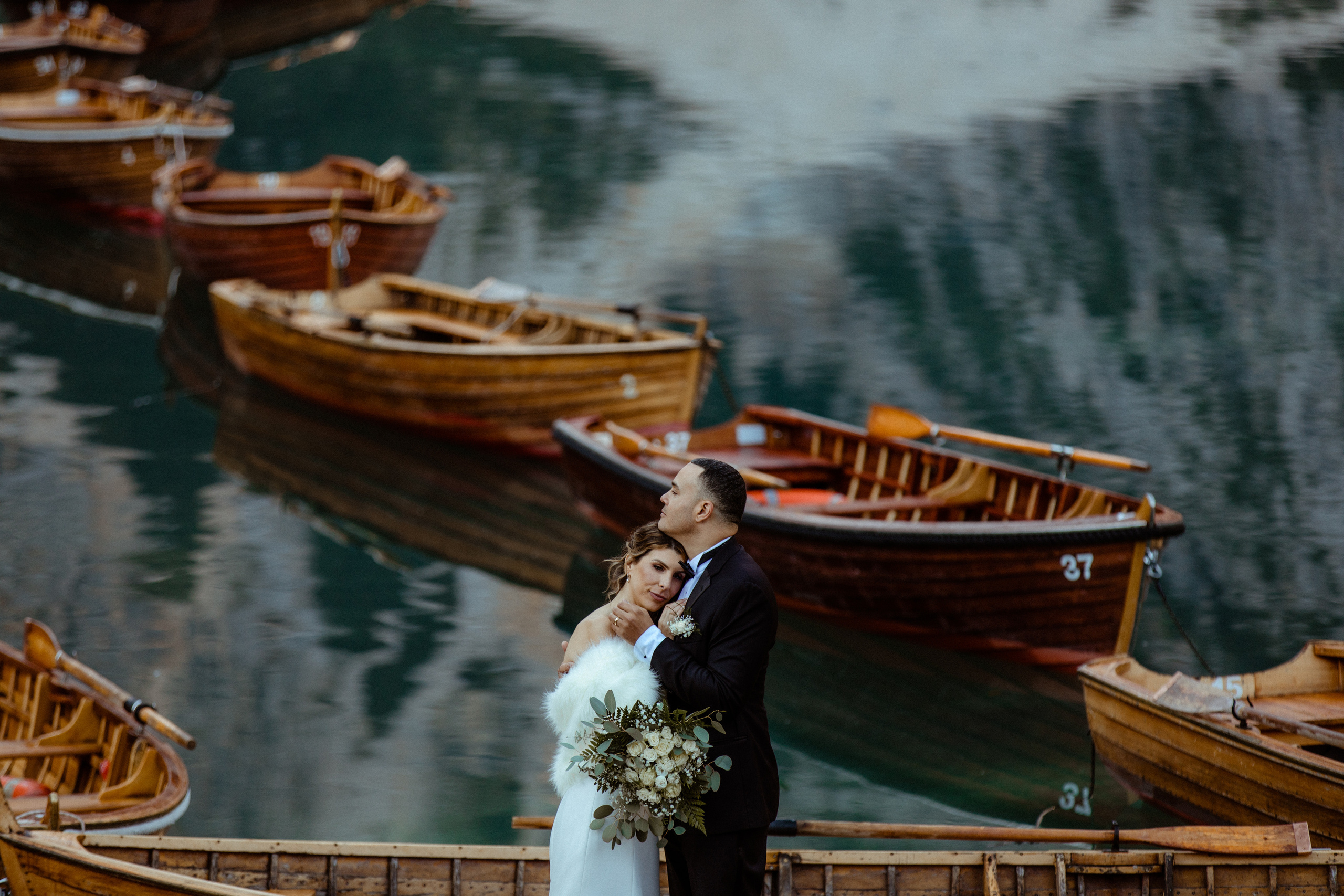 Lago di Braies wedding ceremony