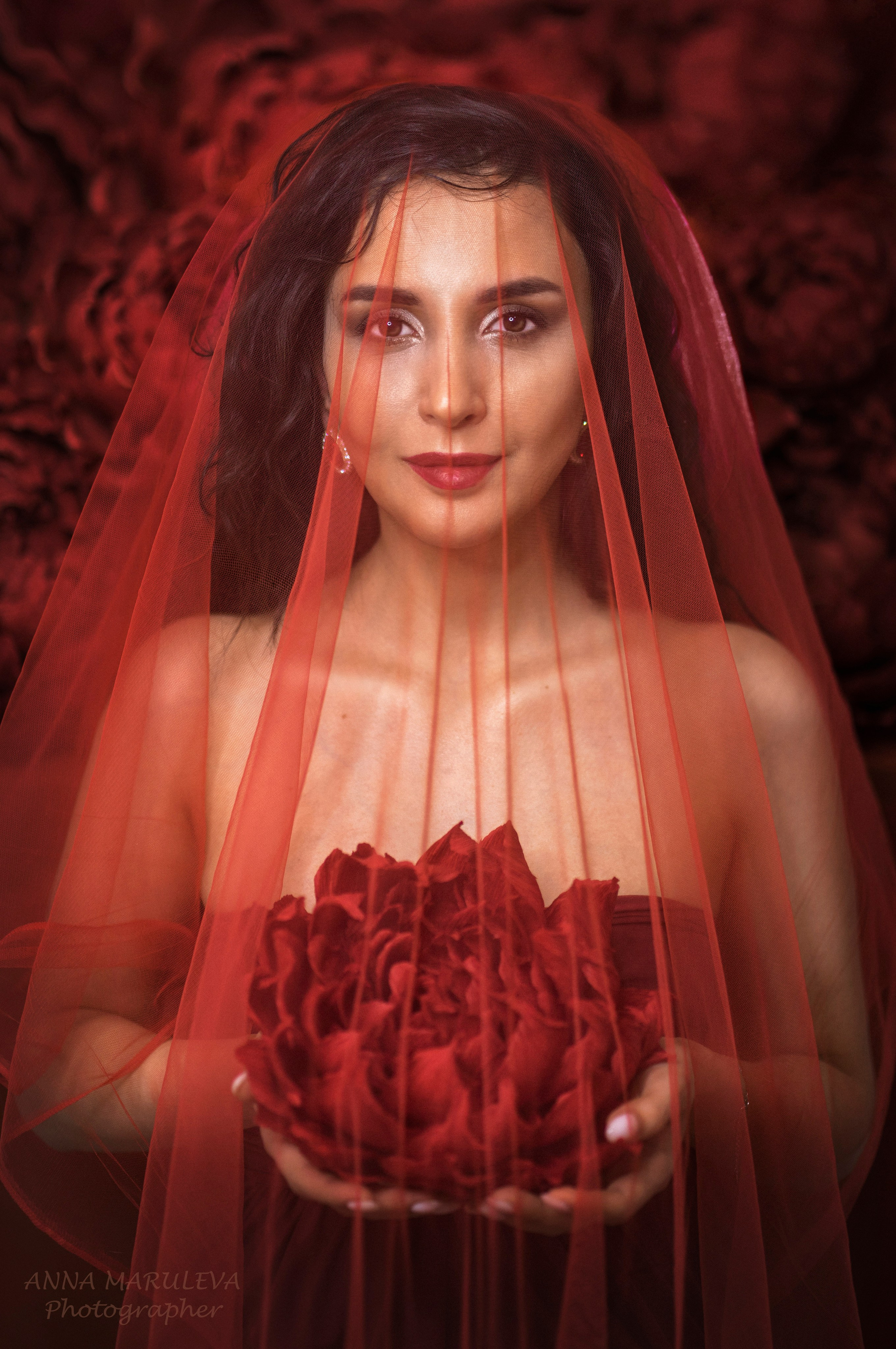 Retrato femenino en Madrid — belleza auténtica con luz natural Asesoría de estilismo, poses y localización. Imágenes elegantes y atemporales. Fotógrafa en Madrid | Retratos femeninos, familia y sesiones con caballos – Anna Maruleva