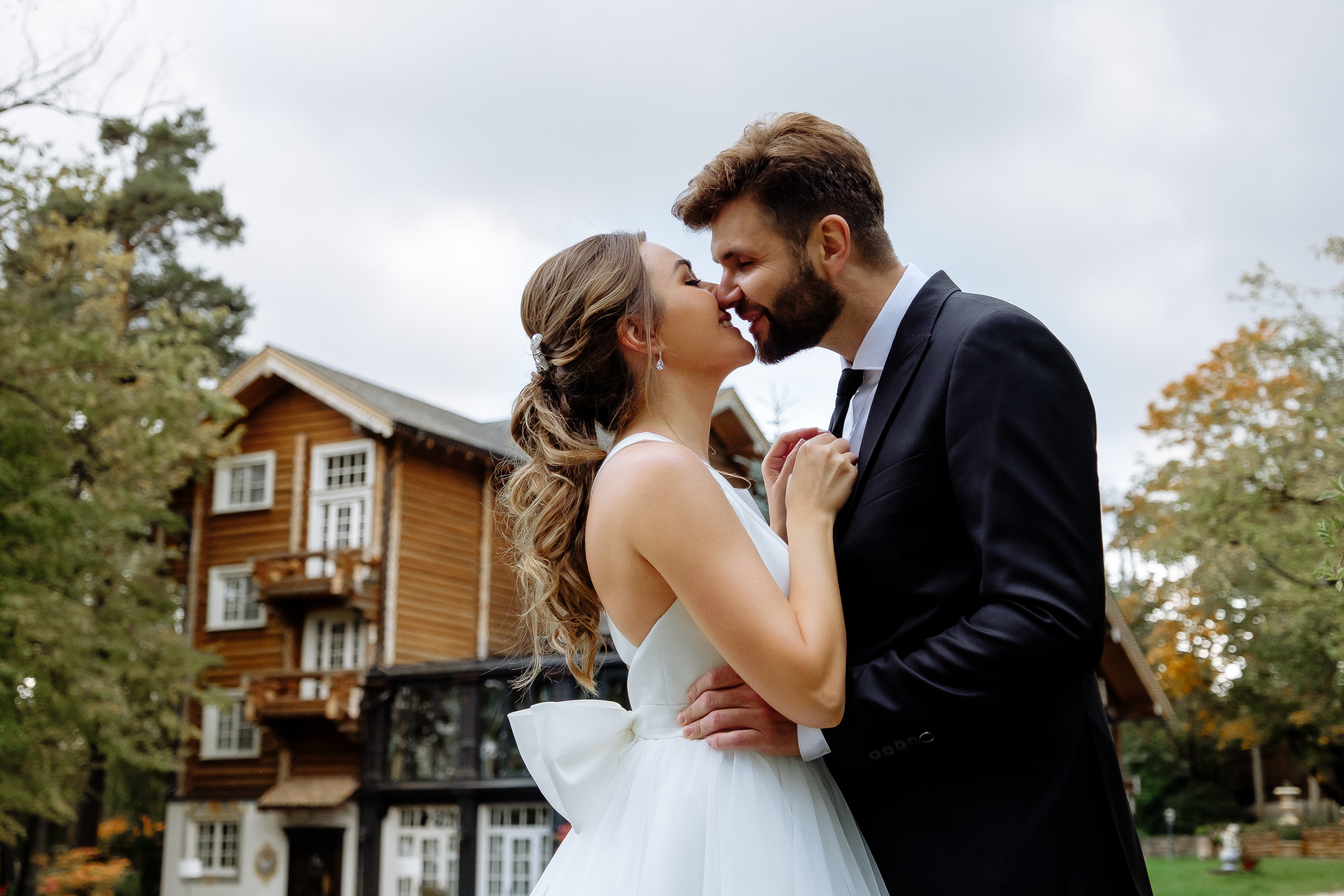 Bride and groom morning kiss in garden, by Tanya Bodgan, Bude, Cornwall wedding photographer.