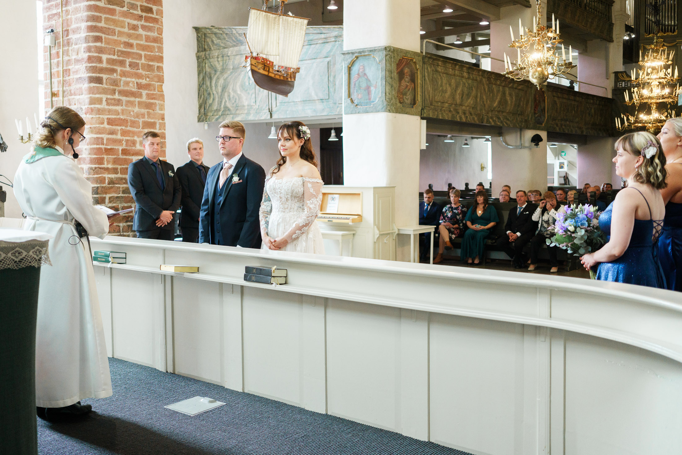 S&J, hääkuvaus Porvoon Tuomiokirkko ja Levinin kellari