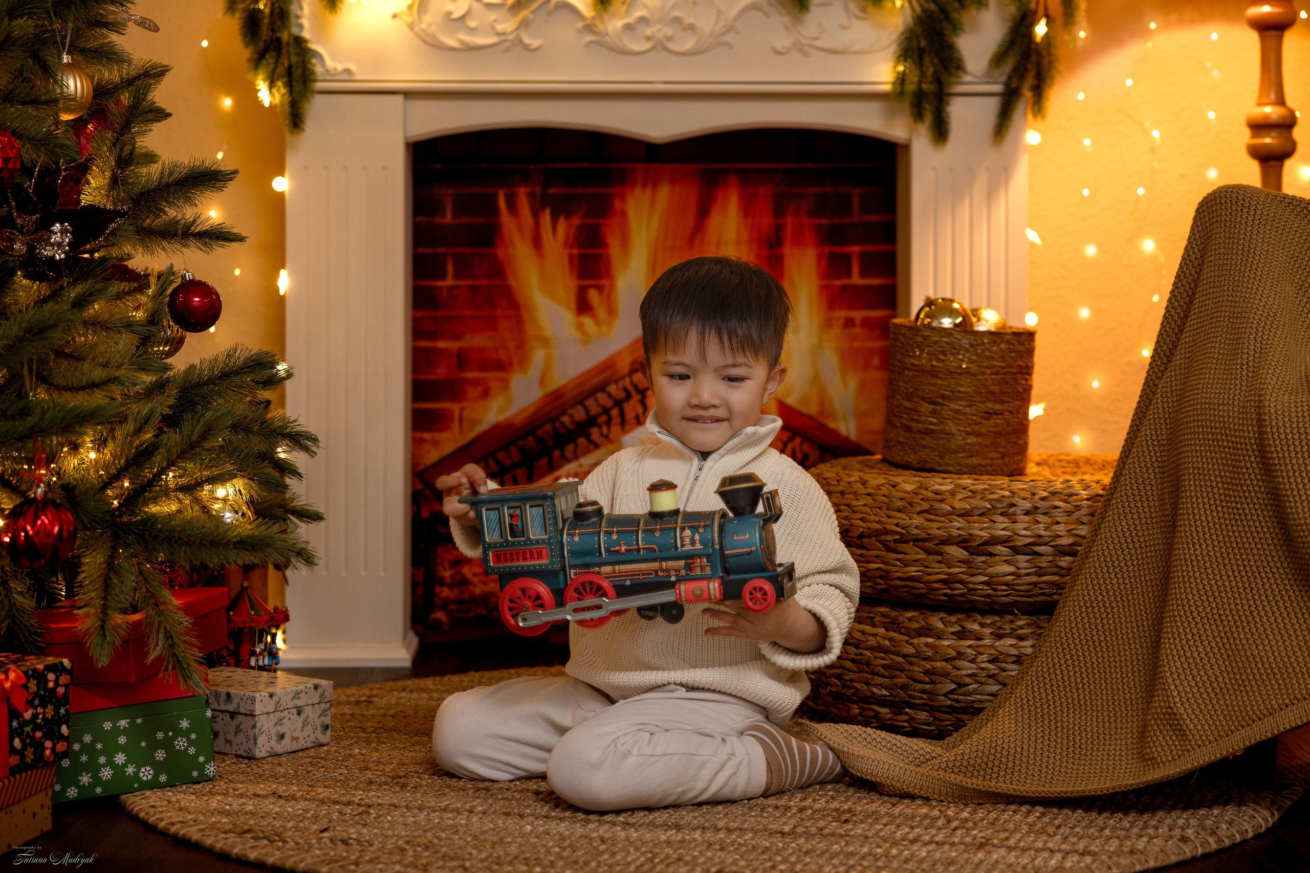 Christmas Market Photo Shoot in Dresden — Magical Outdoor & Studio Sessions. Family & Maternity Photographer in Dresden Tatiana Mudryak