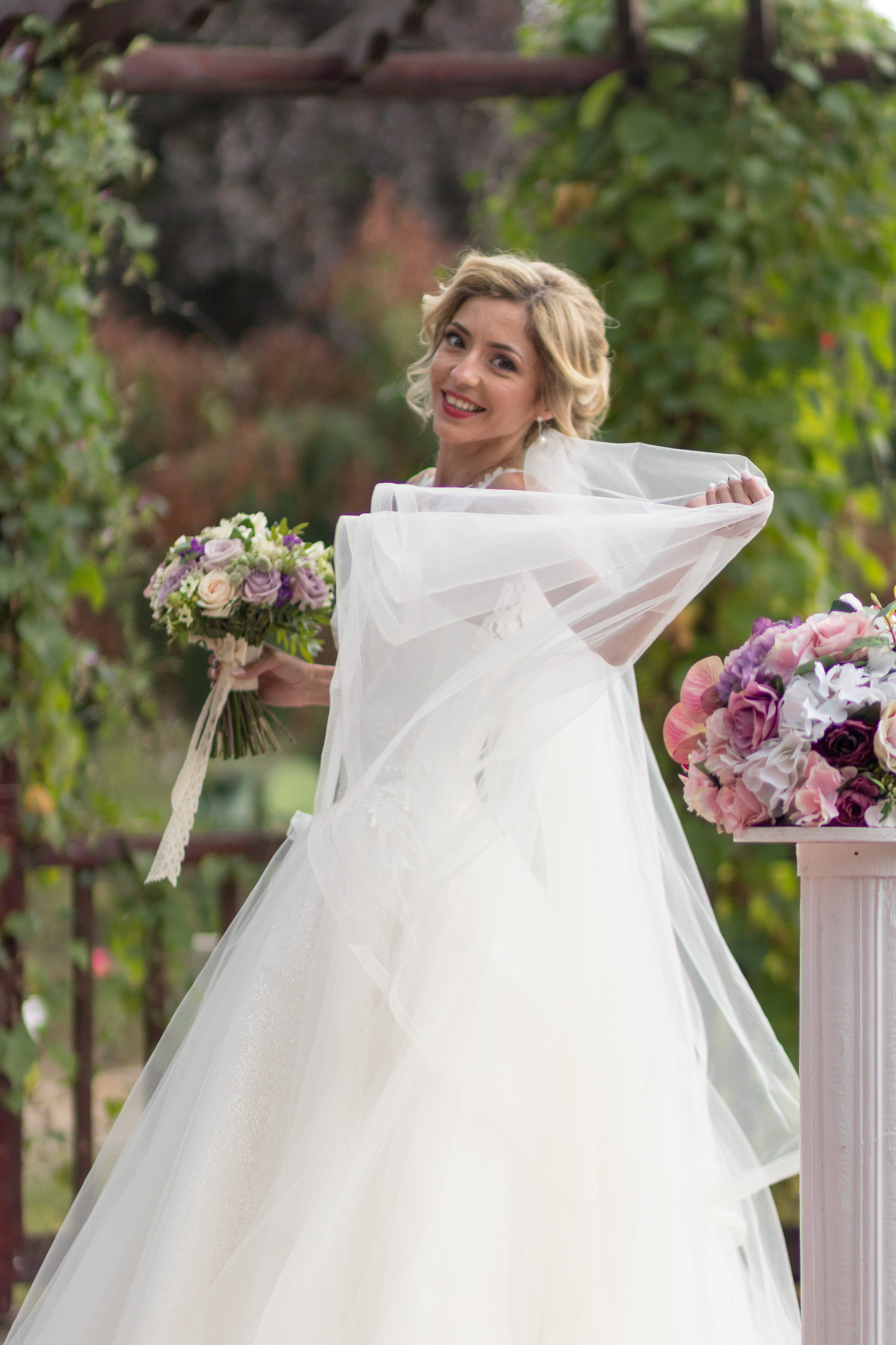 Cununie civila, fotograf cununie civila bucuresti, fotograf stare civila, cununie in parc, fotografii de la cununie, fotograf de nunta cununie Galati, parc Biserica Greaca Galati, fotografii nunta de la starea civila, pozing mireasa, obiceiuri, fotografie profesionala nunta