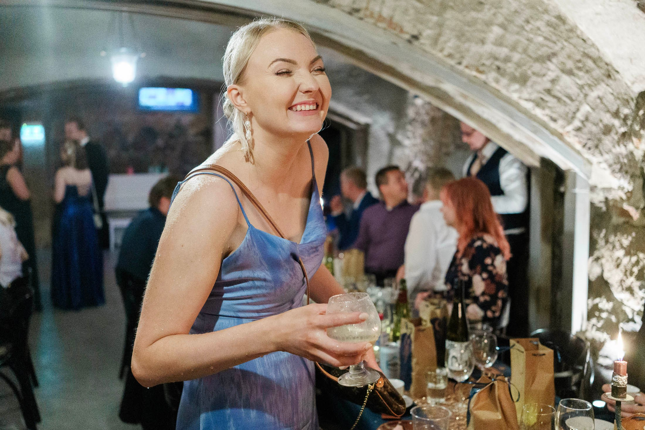 S&J, hääkuvaus Porvoon Tuomiokirkko ja Levinin kellari