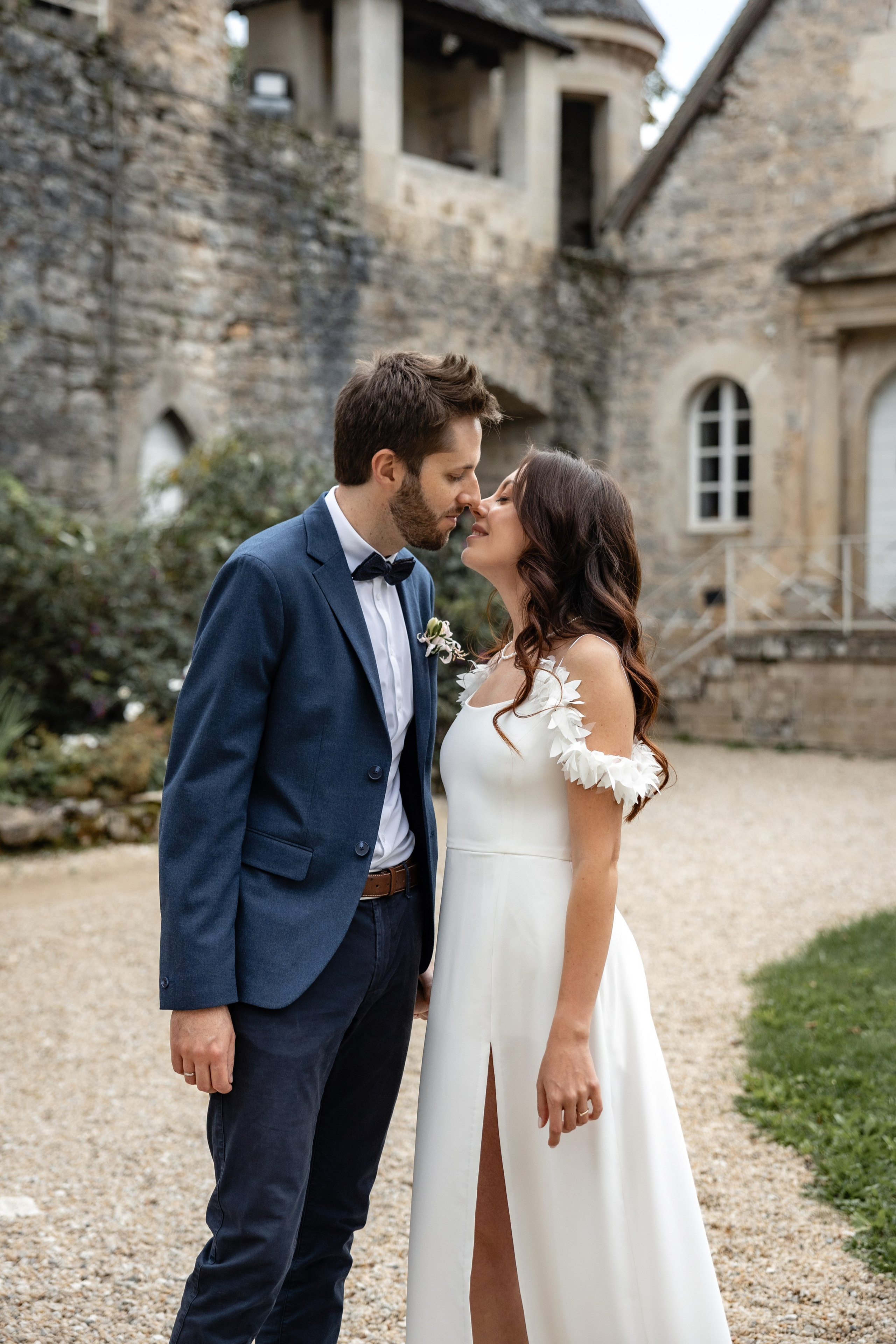 Mariage au château français. Elopement au Château de Cénevières. Eugénie Smirnova — Photographe à Toulouse et dans le Sud-Ouest