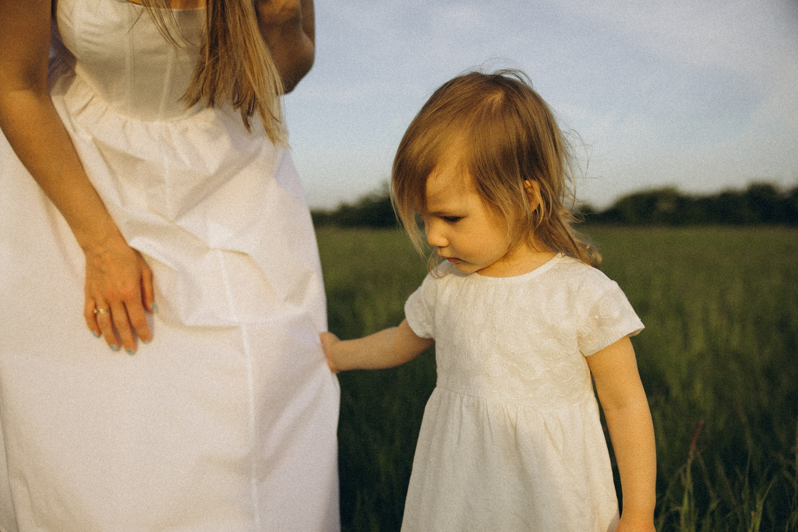 Familienshooting bei Sonnenuntergang. Familien & Hochzeitfotografin Nadja Holzmann