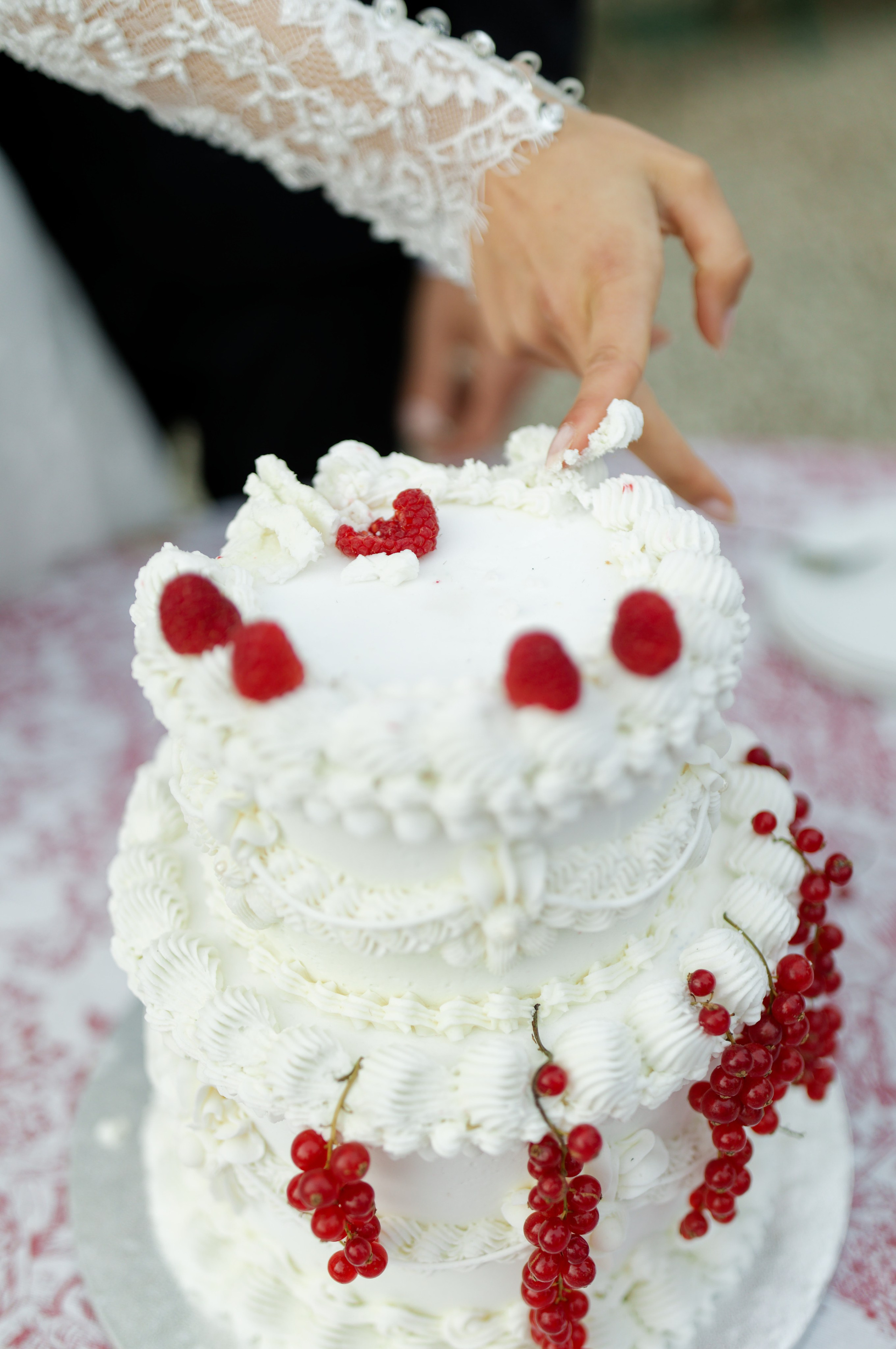 Wedding editorial at Villa di Geggiano, Tuscany, Italy