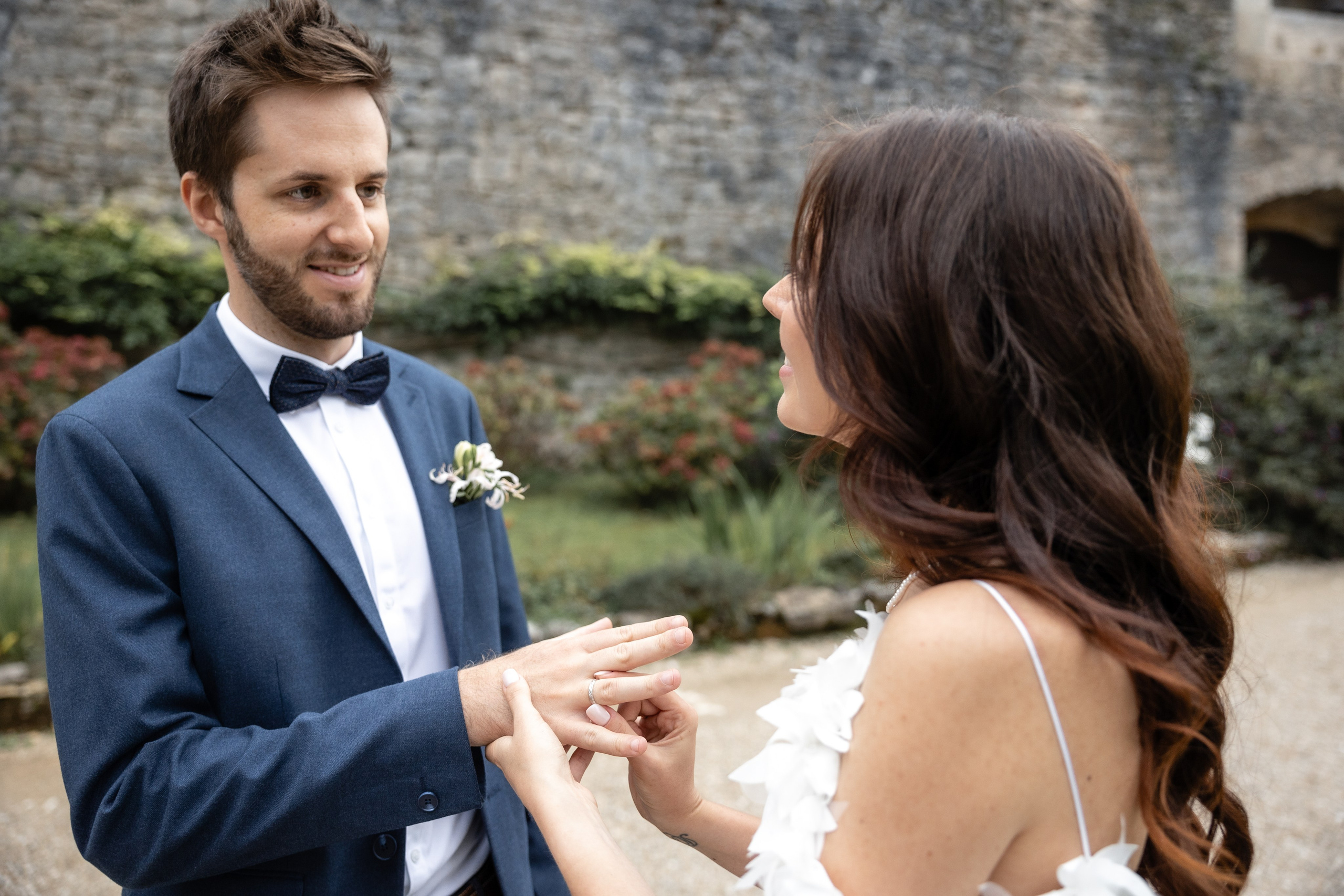Mariage au château français. Elopement au Château de Cénevières. Eugénie Smirnova — Photographe à Toulouse et dans le Sud-Ouest