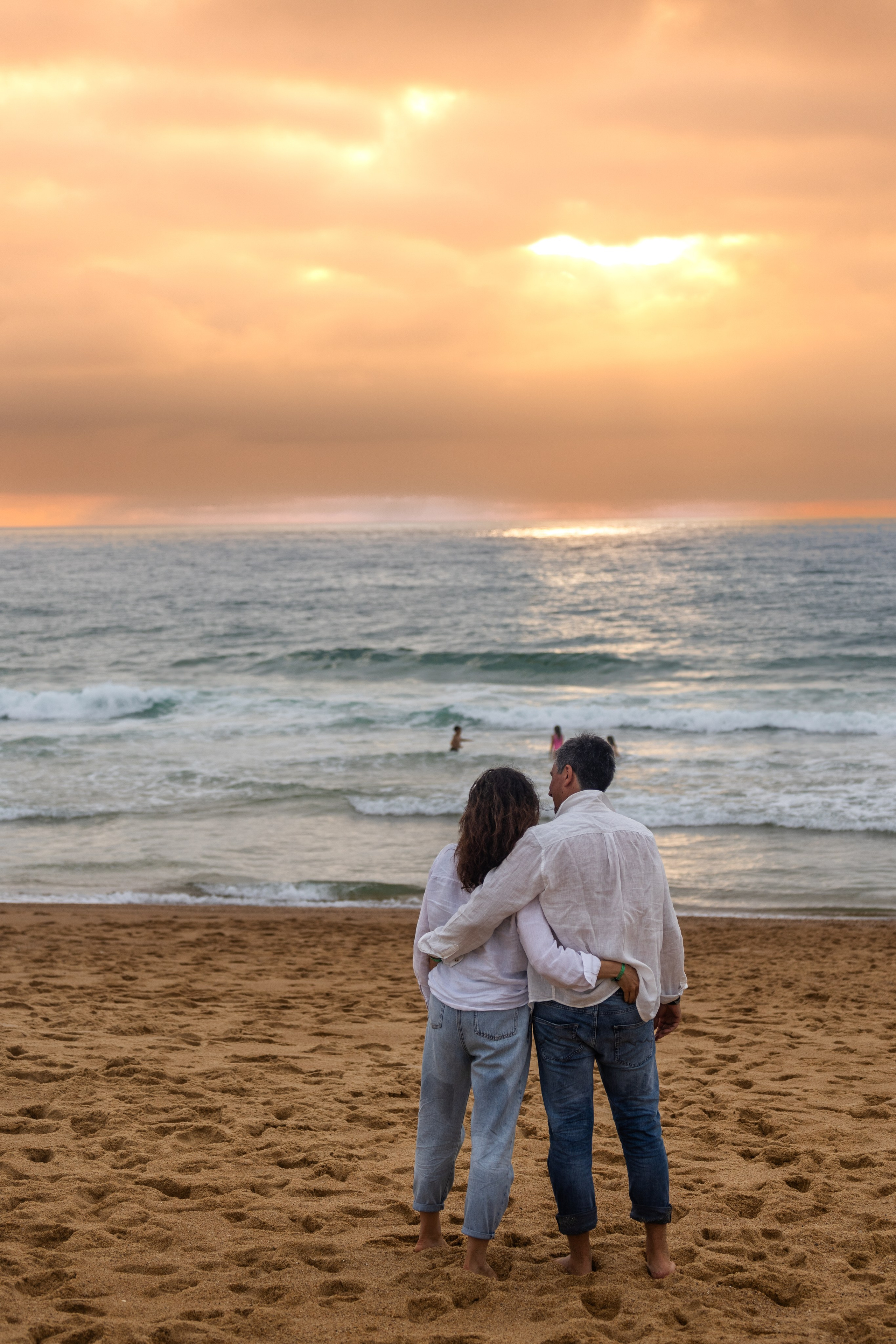 Family photoshoot by the ocean. Labenne Ocean Beach 2024. Eugenie Smirnova — wedding, corporate and lifestyle photographer in Toulouse and Southwest France