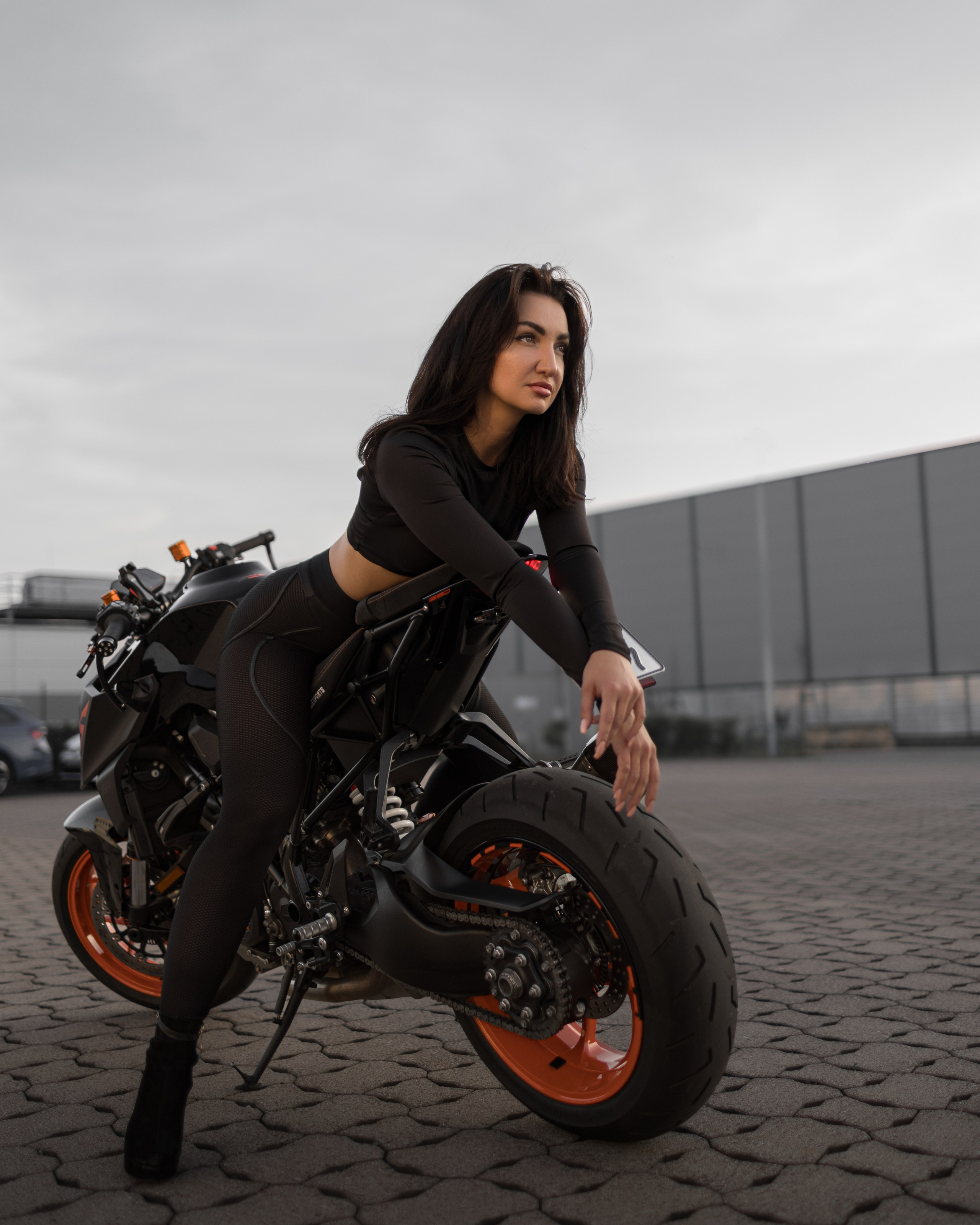 Alena elegant und stark – stilvolles Einzelporträt 