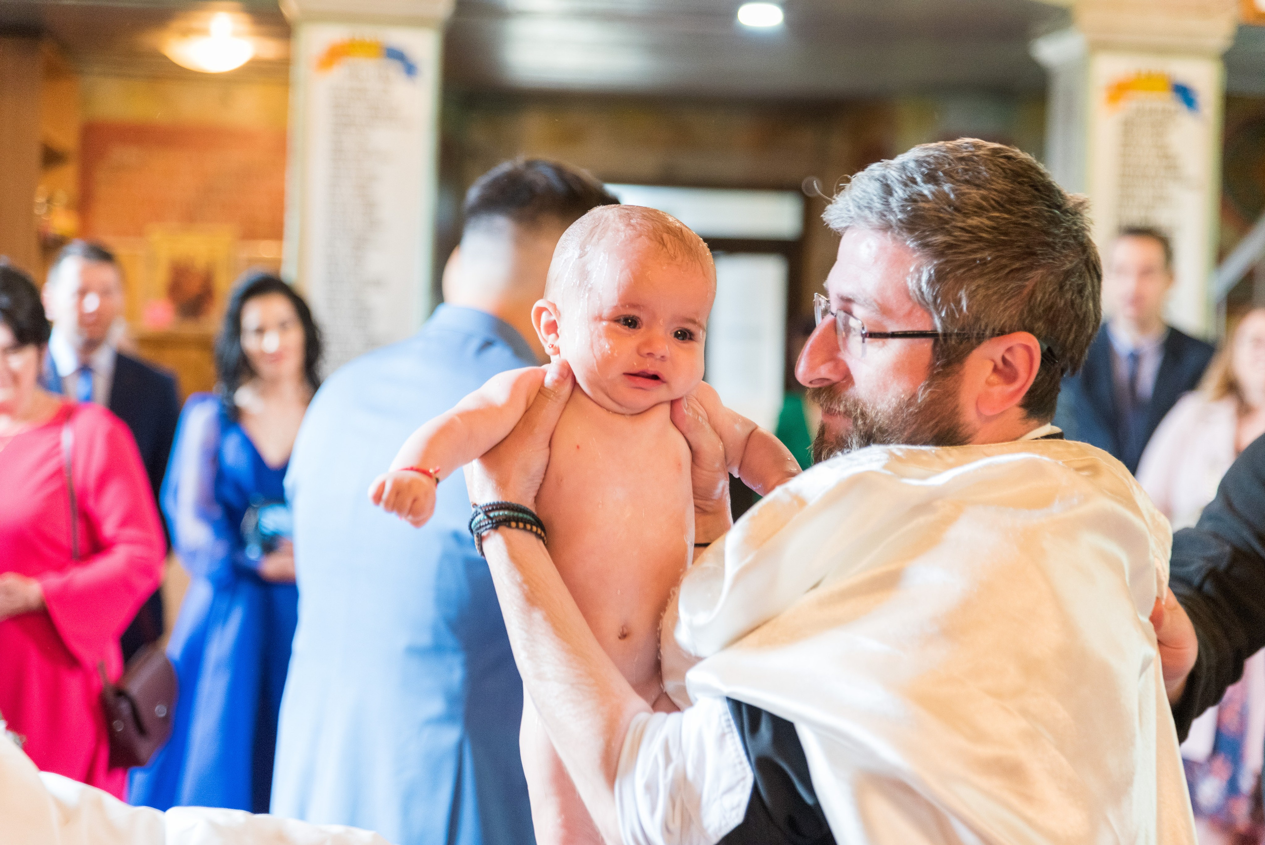 Fotograf botez, sedinta foto acasa, fotografii cu bebe, fotograf profesionist botez Bucuresti, sedinta foto de familie, sedinta foto cu bebe, fotografii la botez acasa, fotografii pregatiri bebe, botezul bebelusului, obiceiuri la botez, fotograf pentru botez, oferta foto botez, fotograf profesionist Bucuresti, botezul.