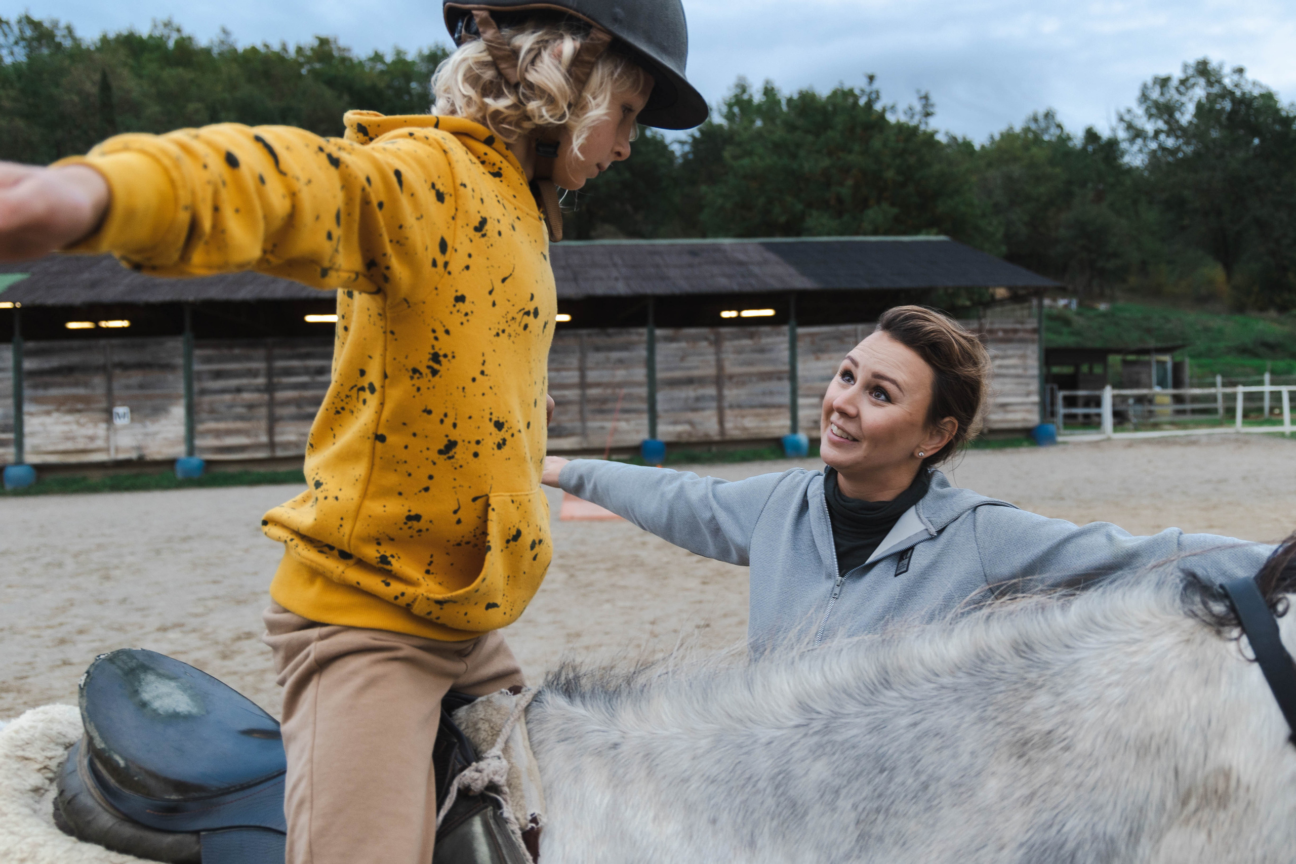 Filip and horses in Italy. Nina Janeckova Fotografin und Videografin am Bodensee