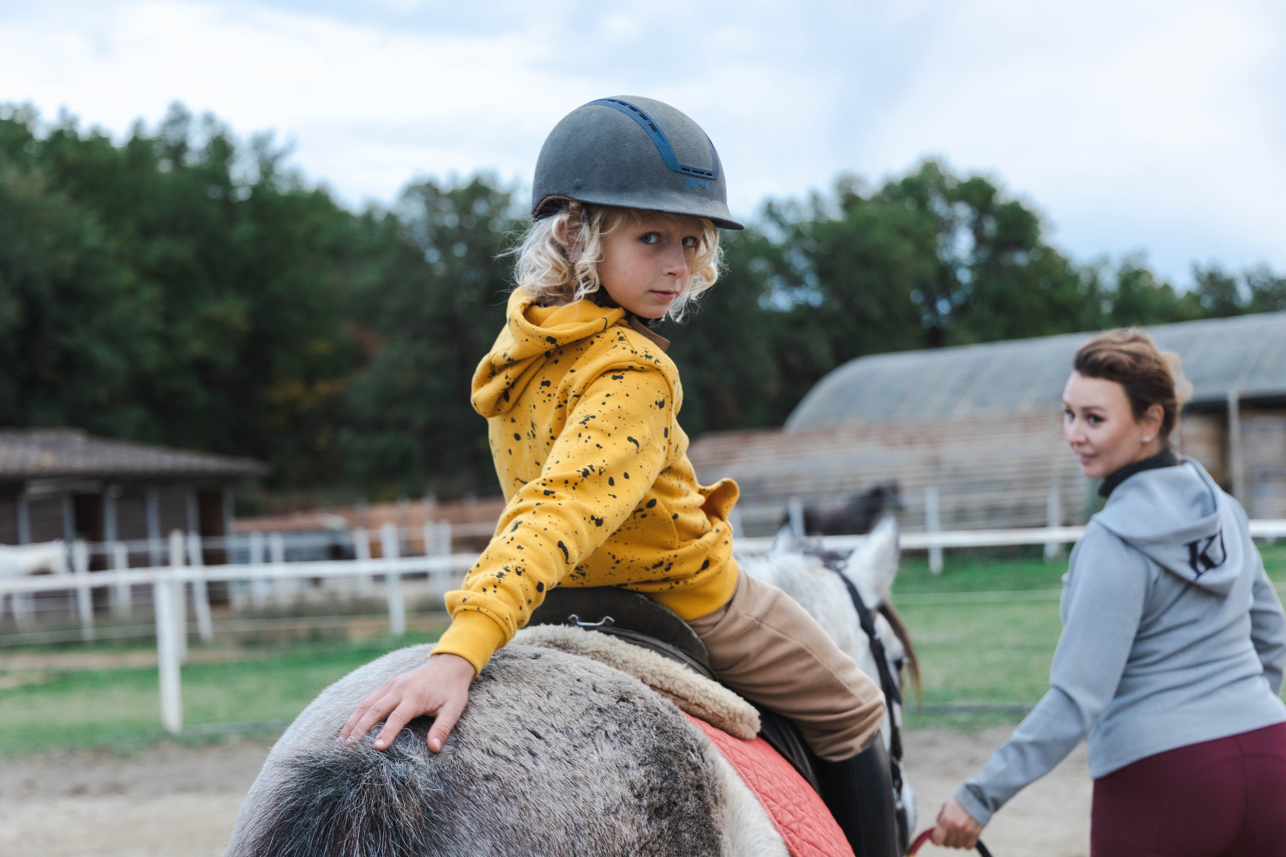 Filip and horses in Italy. Nina Janeckova Fotografin und Videografin am Bodensee