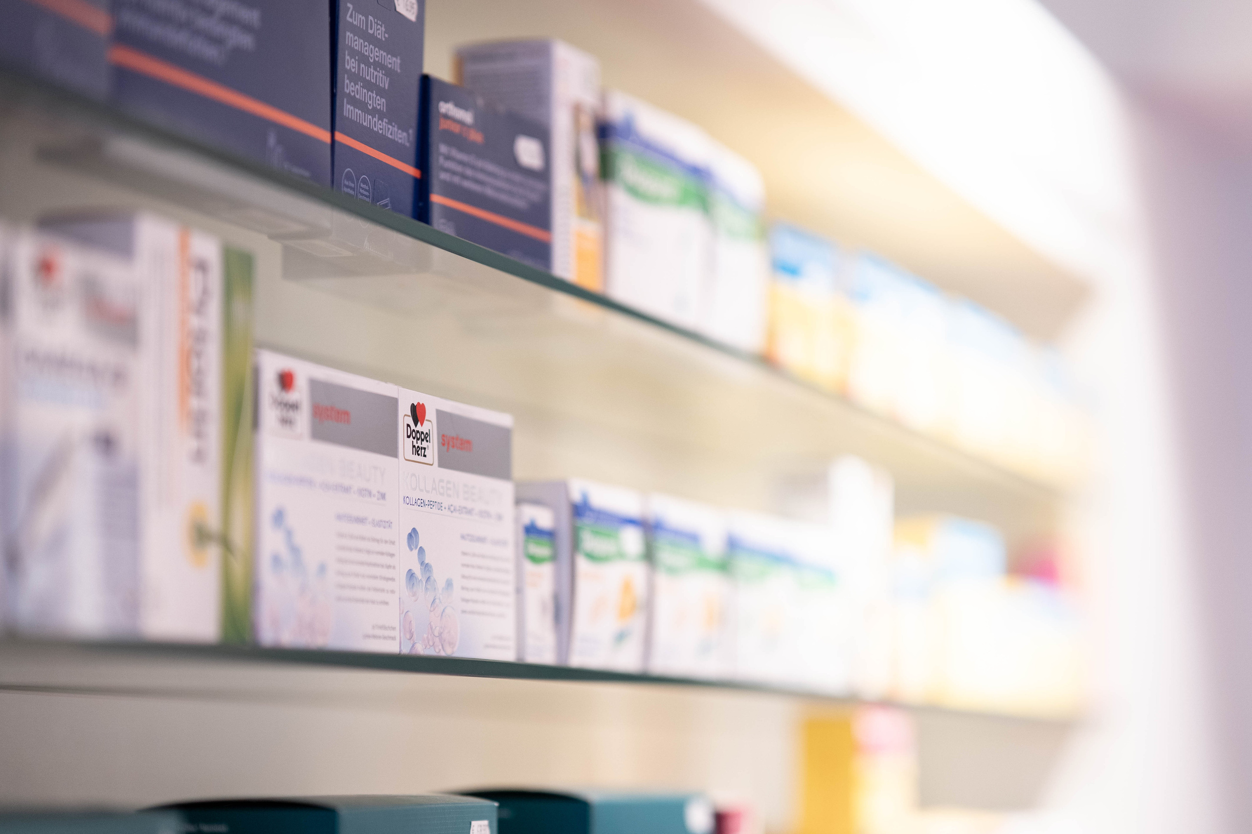 Dreiländer-Apotheke. Nina Janeckova Fotografin und Videografin am Bodensee