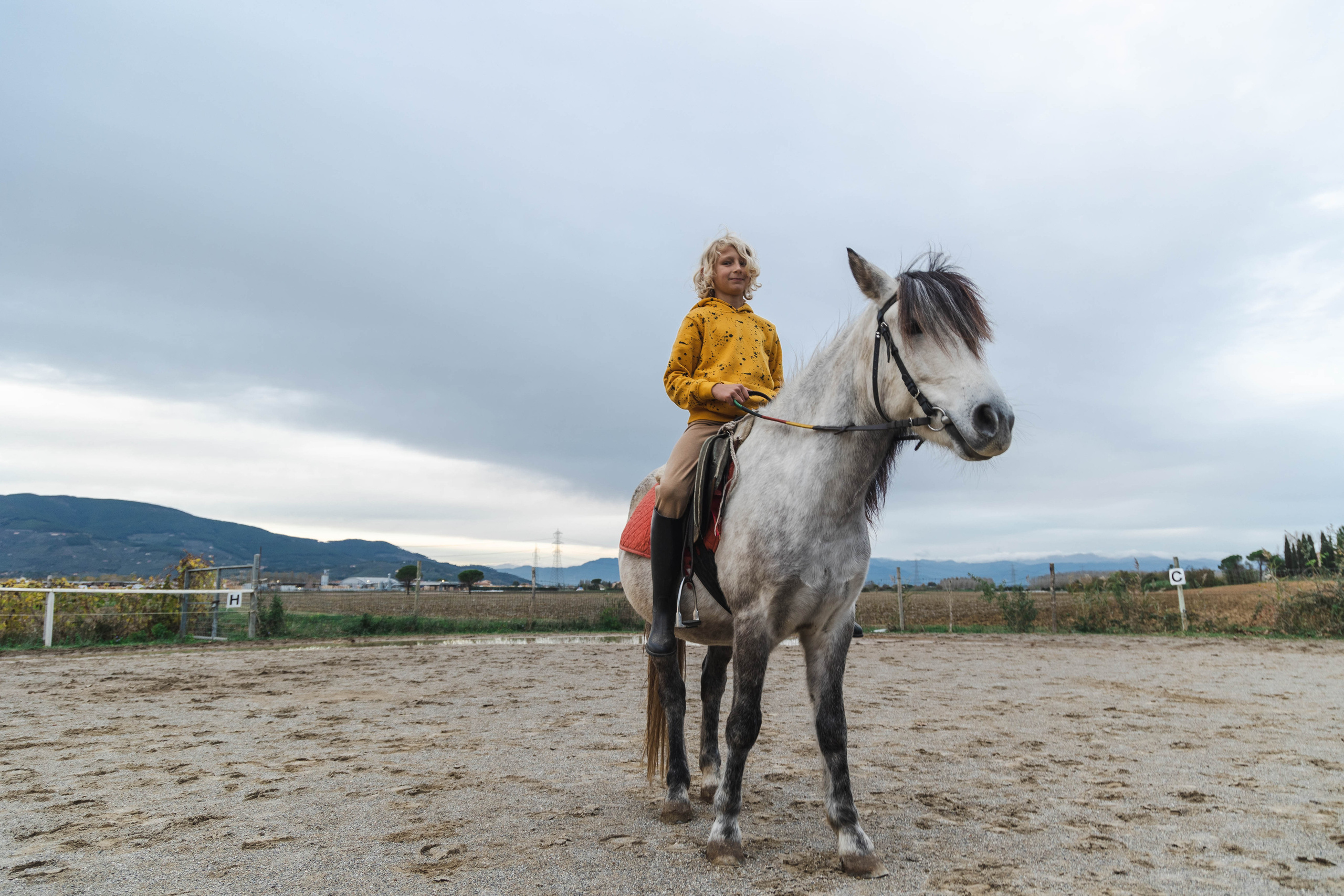 Filip and horses in Italy. Nina Janeckova Fotografin und Videografin am Bodensee