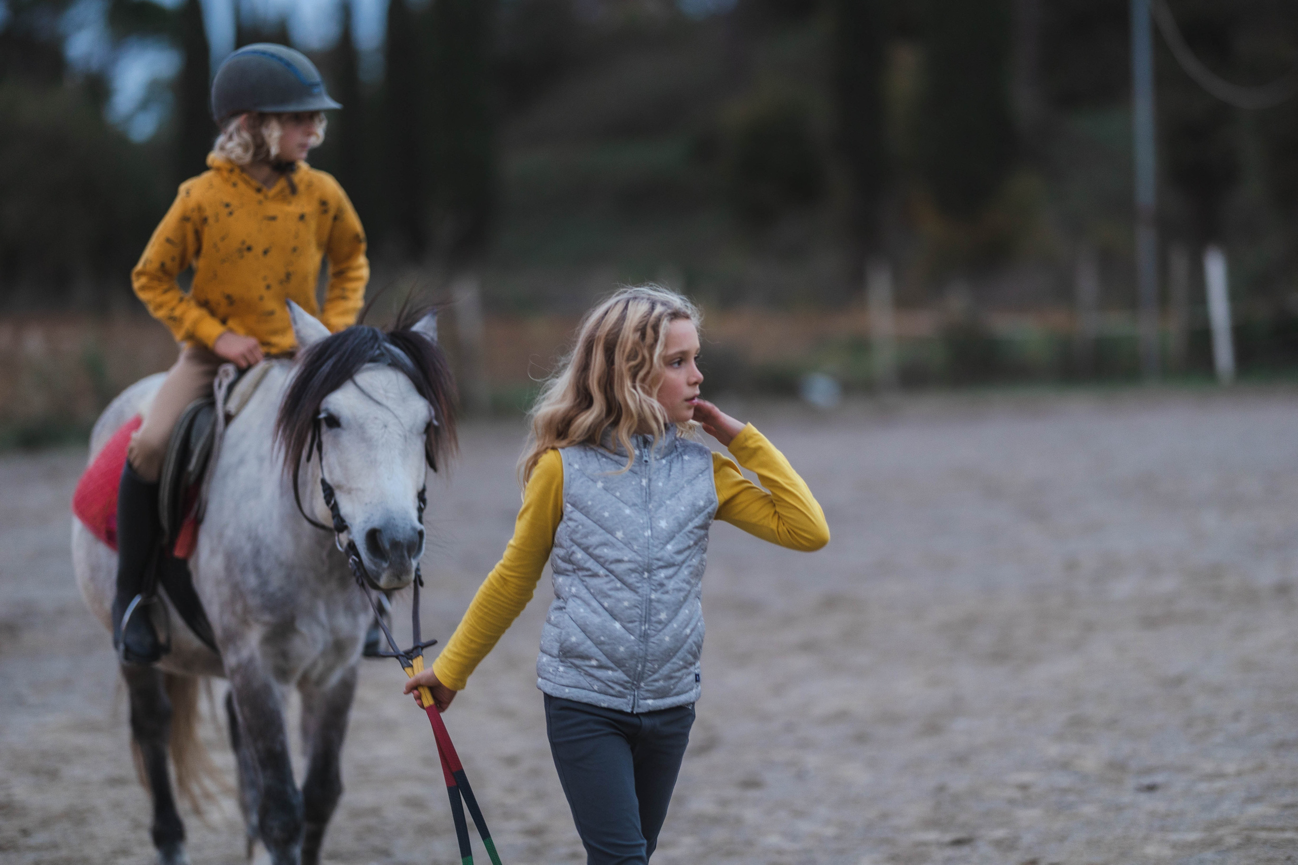 Filip and horses in Italy. Nina Janeckova Fotografin und Videografin am Bodensee