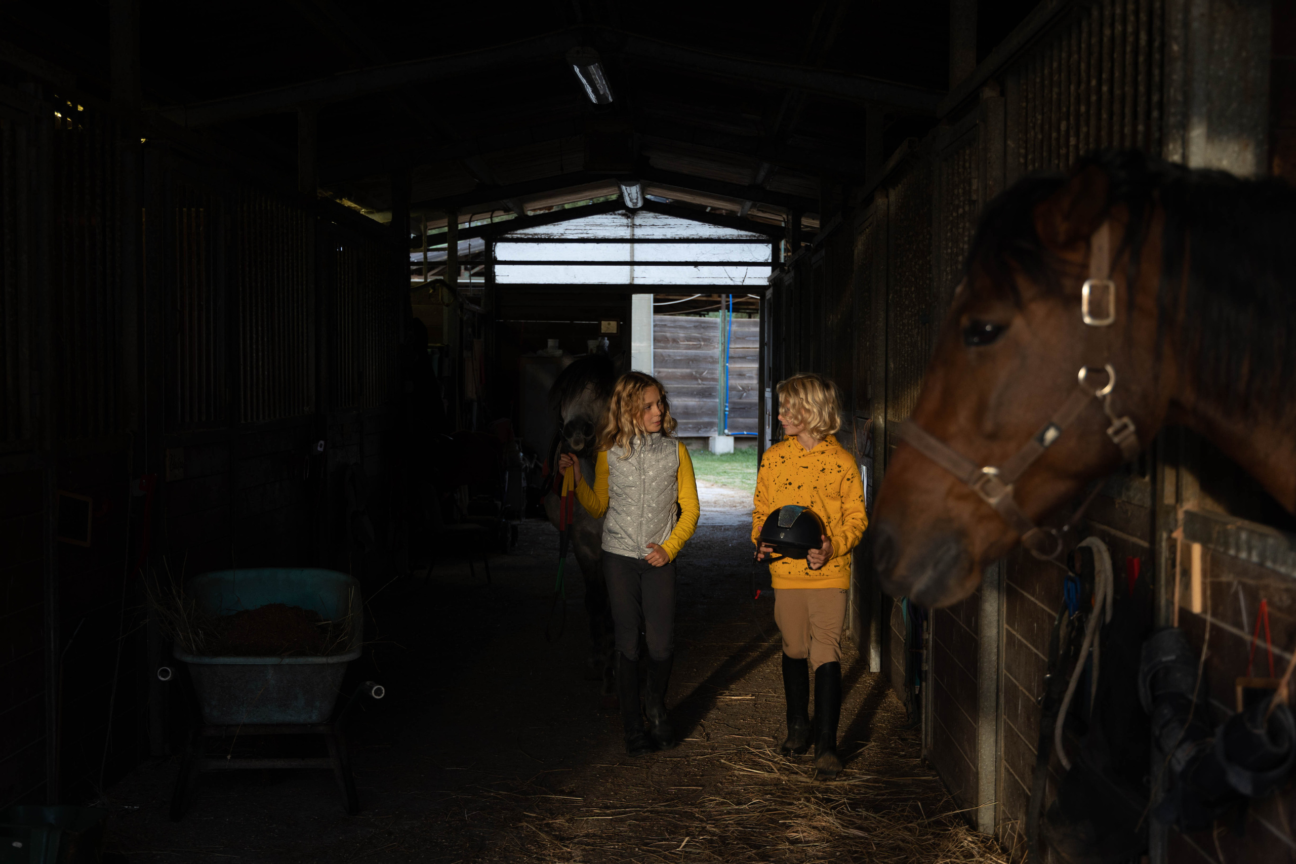Filip and horses in Italy. Nina Janeckova Fotografin und Videografin am Bodensee