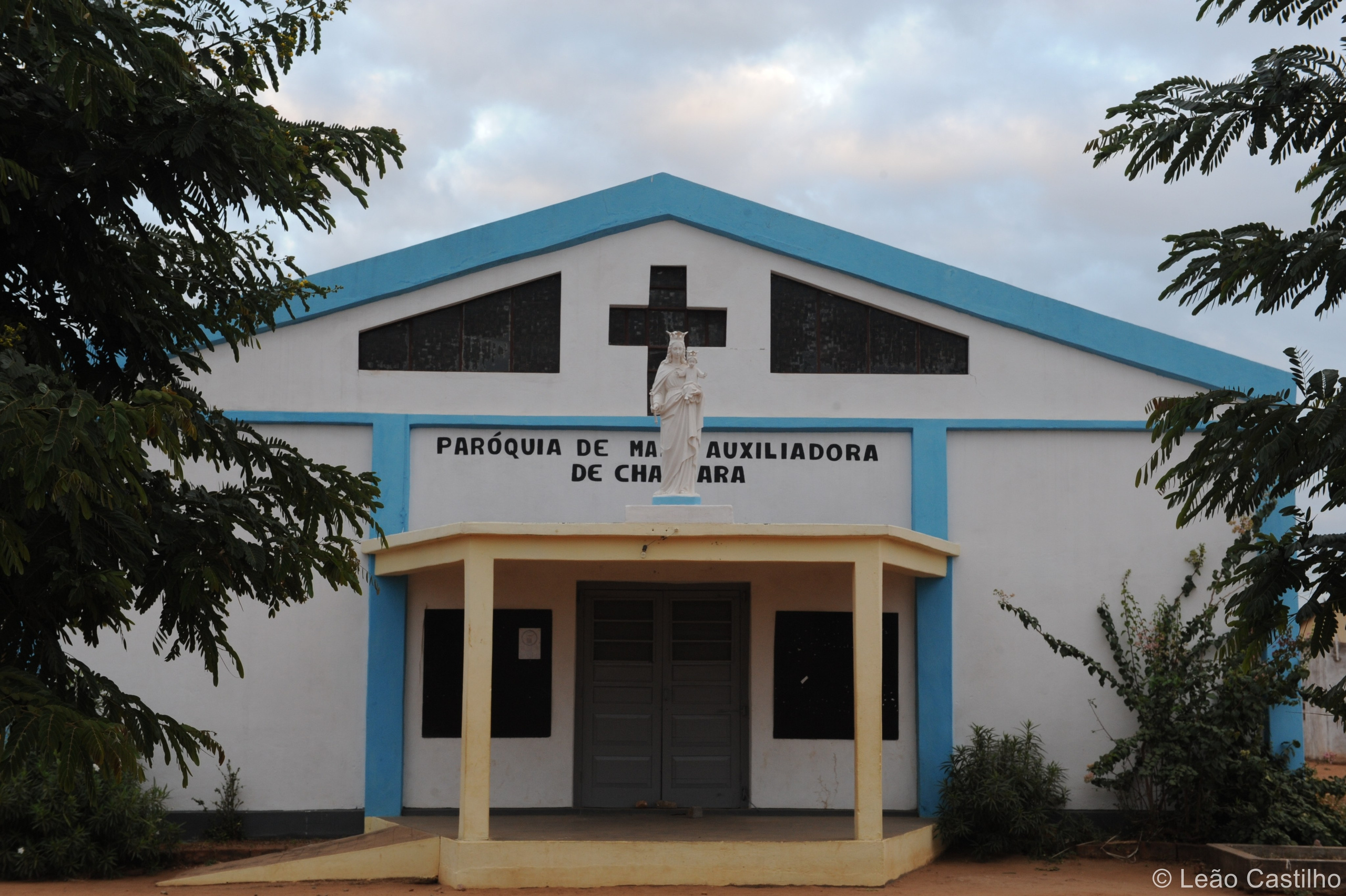 Photos of volunteer work in Mozambique. Simbahalu