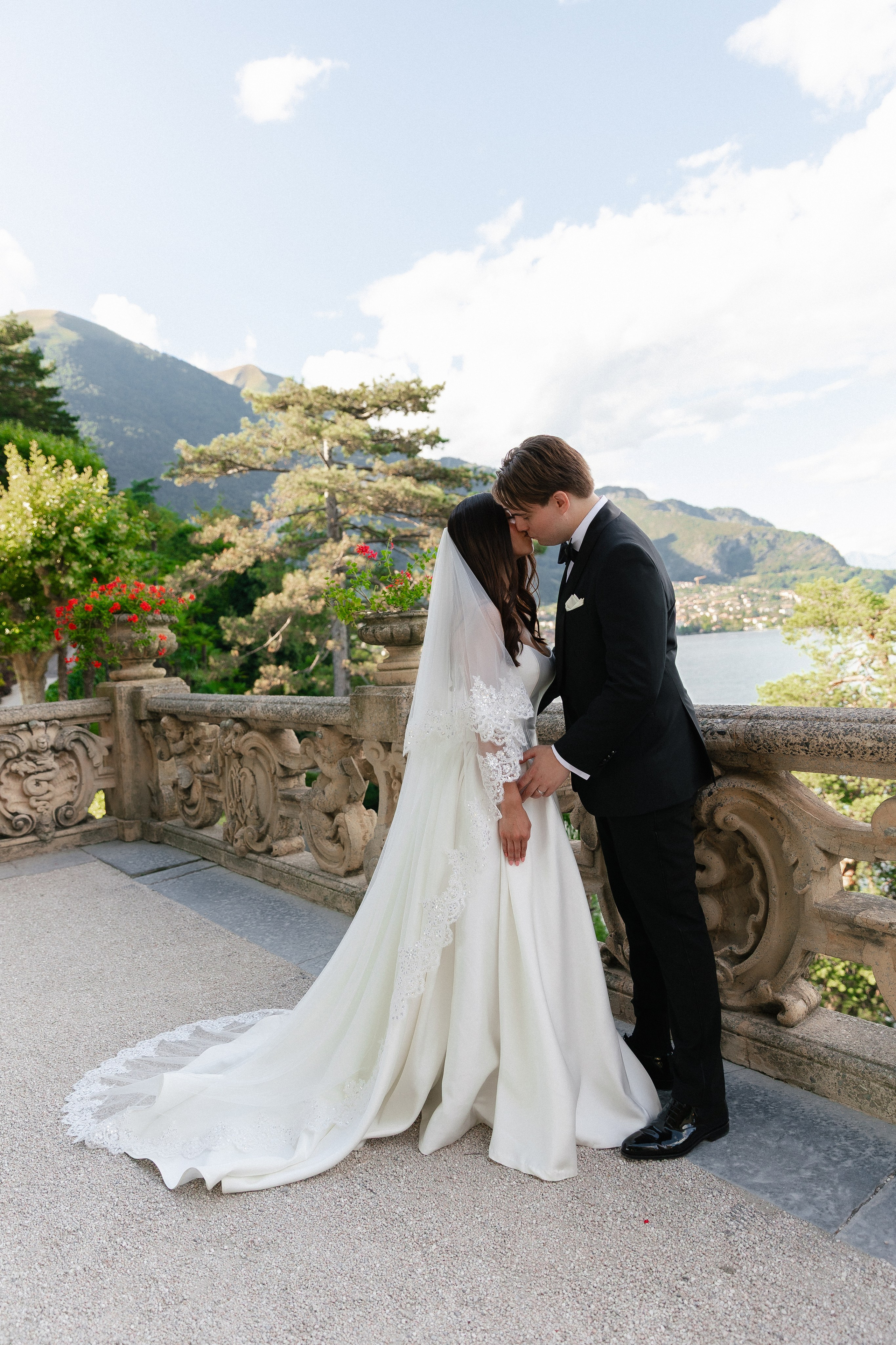 Lily & Zach, Villa del Balbianello. Photographer in Italy Anna Linnik