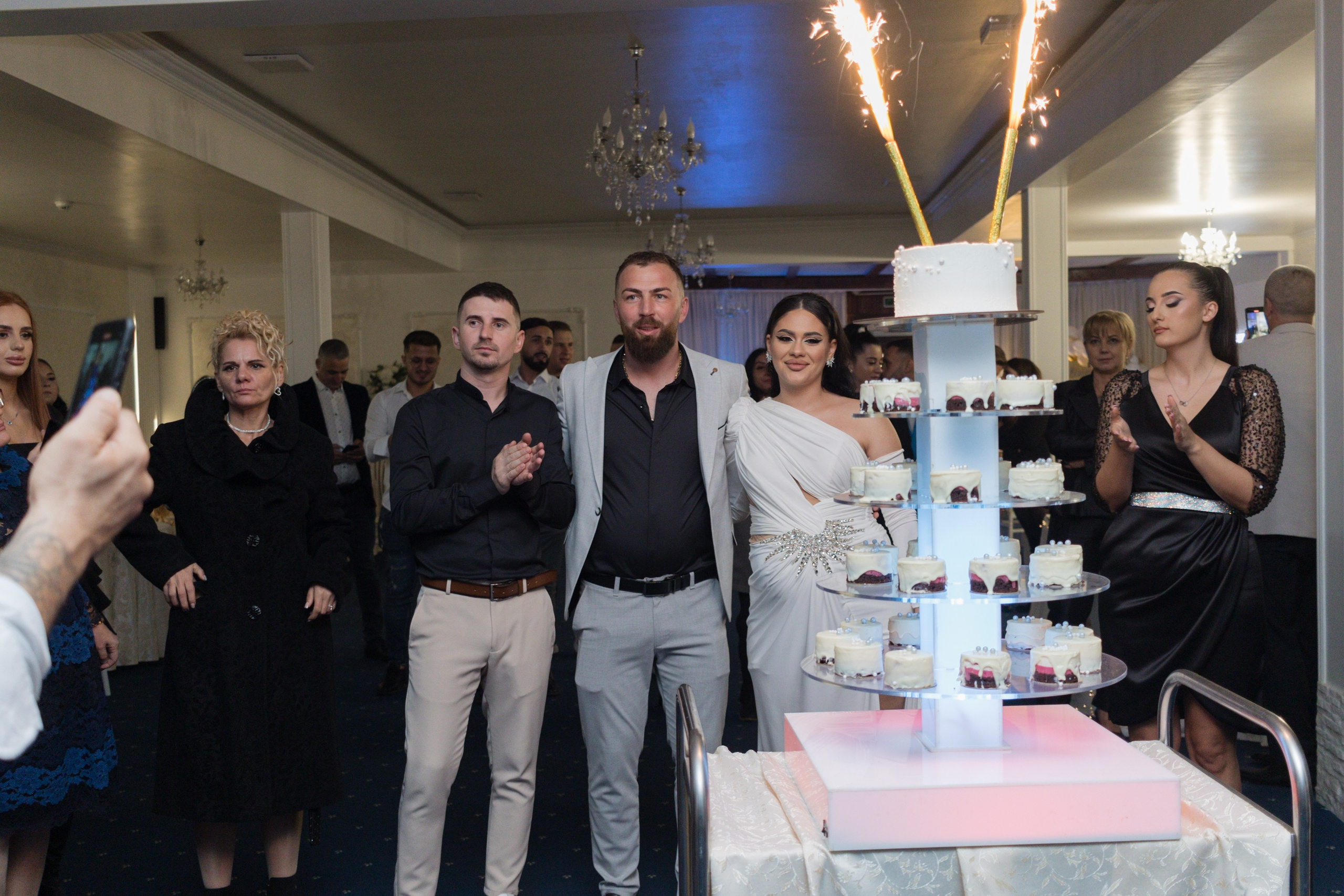 Madalina & Alin. Fotograf si videograf — evenimente si studio