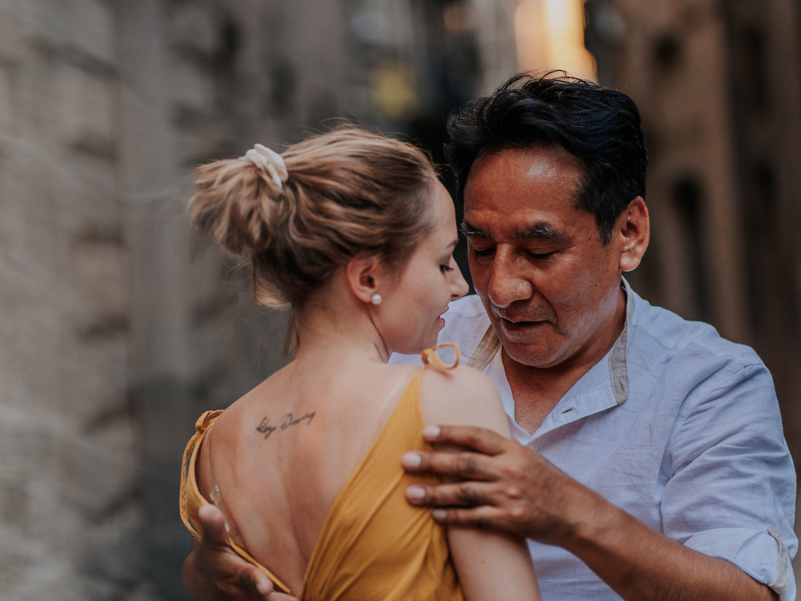 Love Story Dance in Barcelona. DiaFoto — Wow Photographer in Barcelona | Premium Barcelona Photoshoot Experience