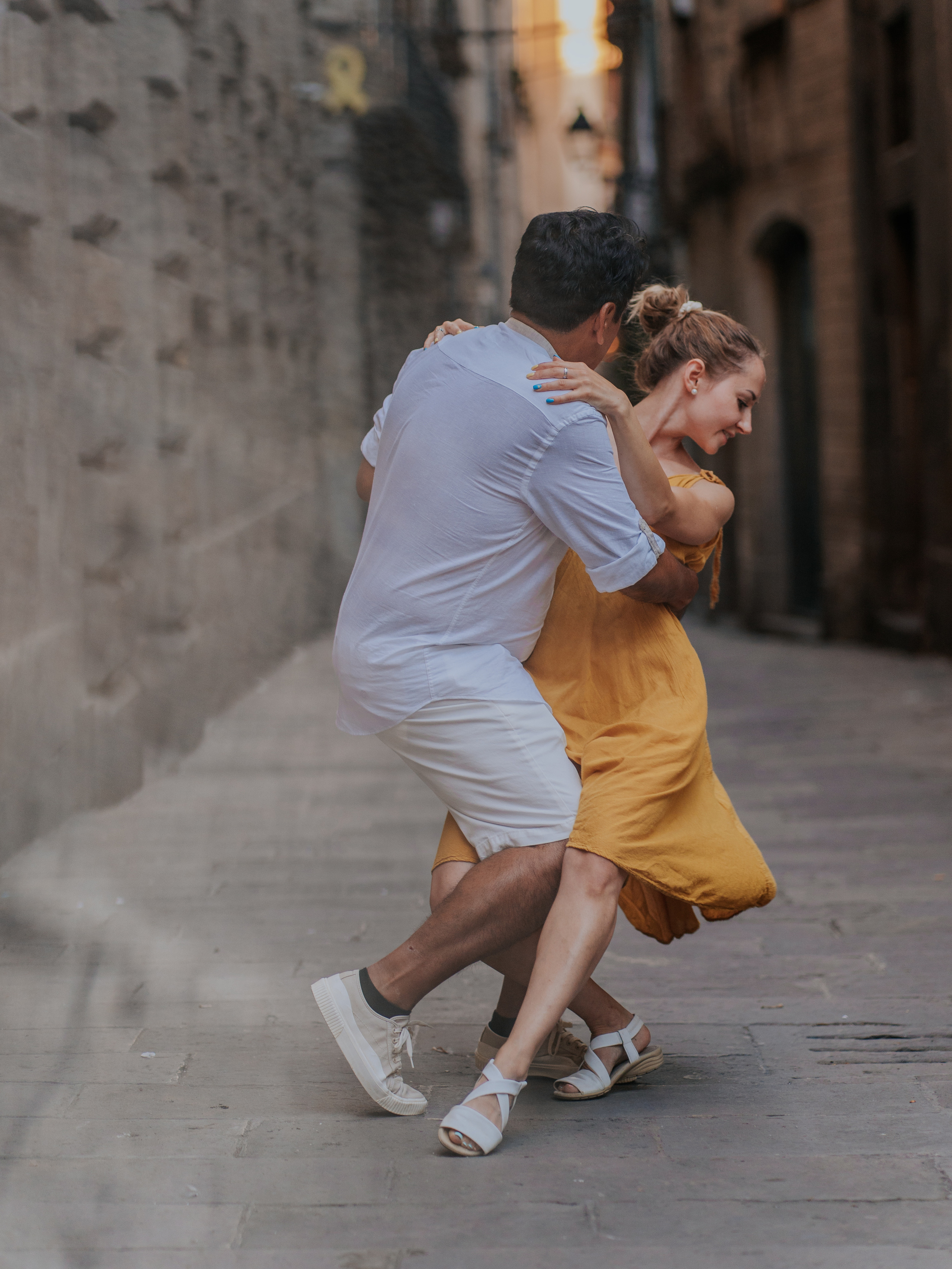 Love Story Dance in Barcelona. DiaFoto — Wow Photographer in Barcelona | Premium Barcelona Photoshoot Experience