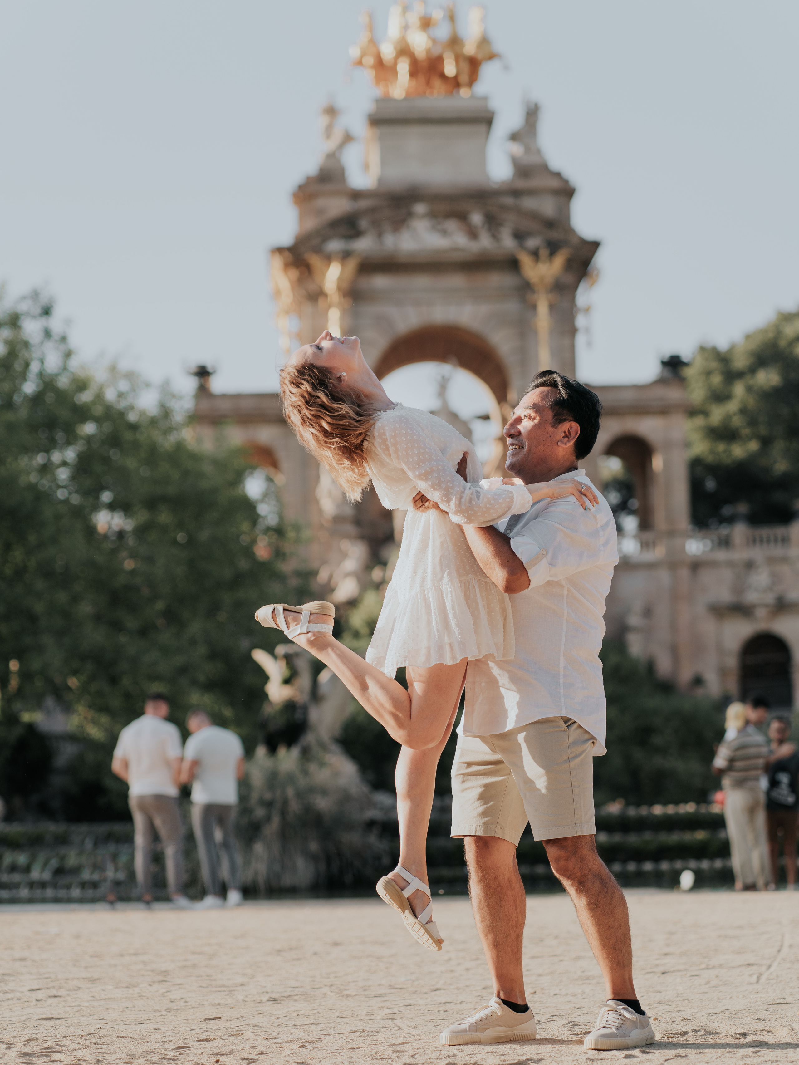 Love Story Dance in Barcelona. DiaFoto — Wow Photographer in Barcelona | Premium Barcelona Photoshoot Experience