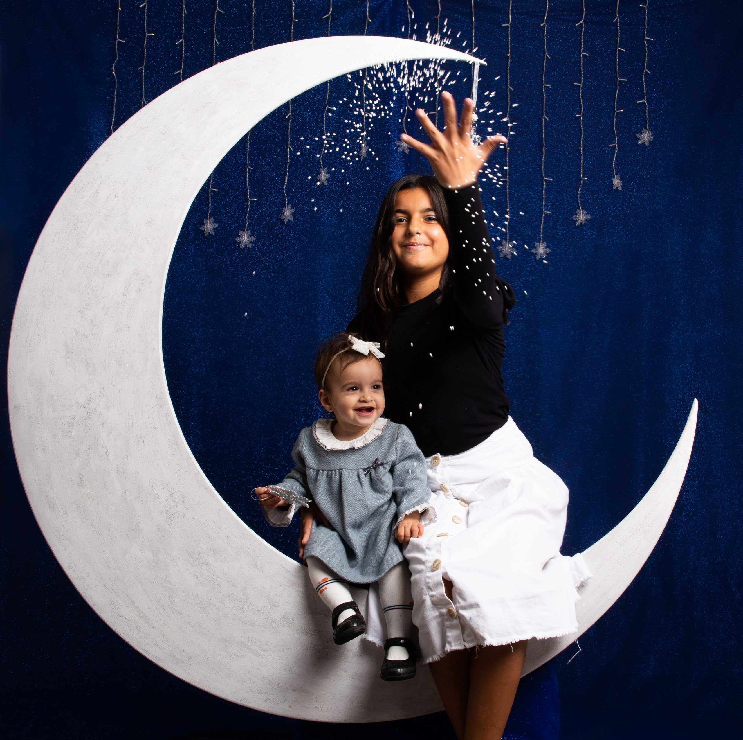 Navidad 2022. Alba con niños. Фотограф в Матаро, Барселона. Евгения Шихина