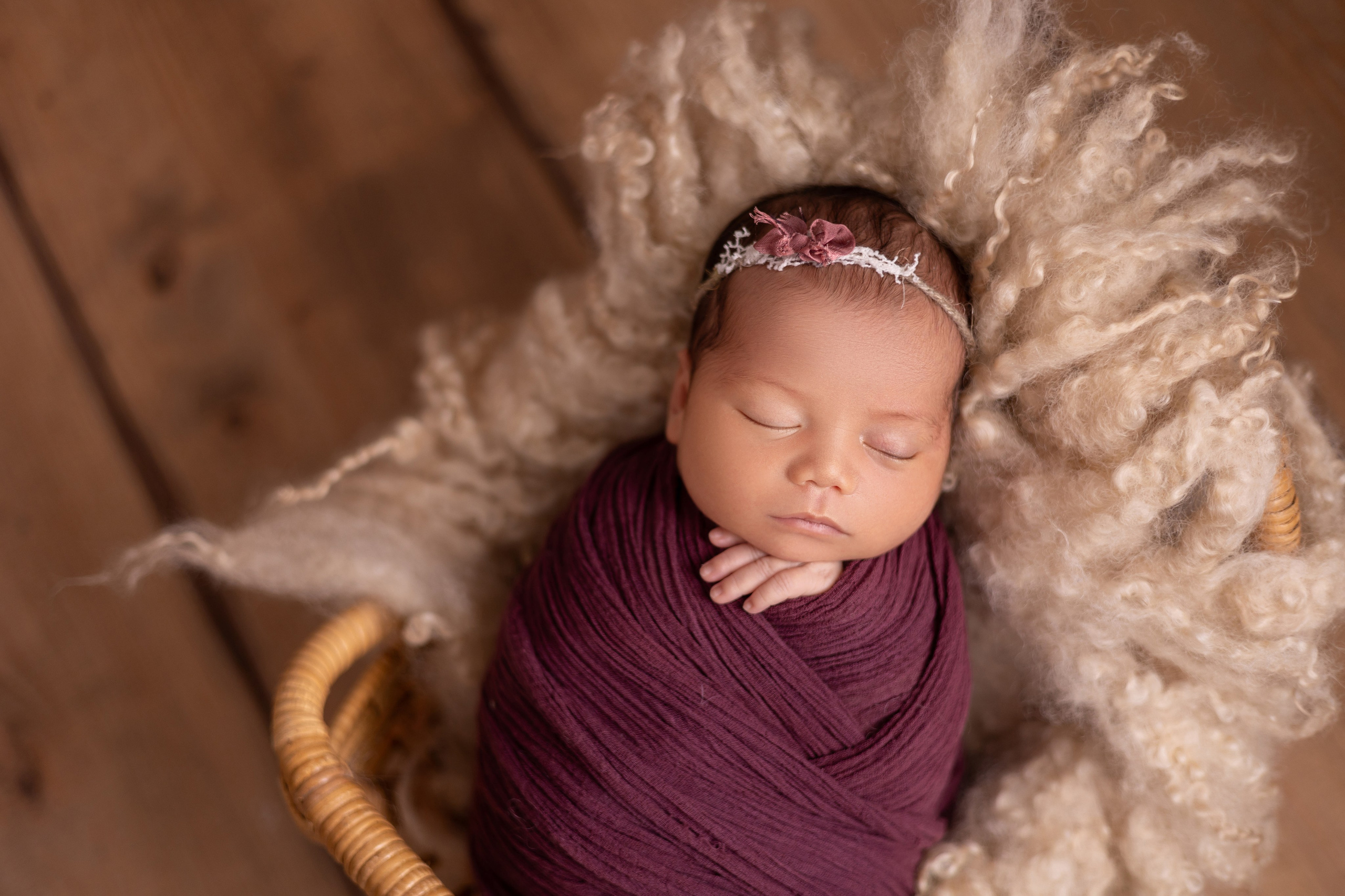 Neugeborenenfotograf Hagen, Babyfotoshooting Letmathe, Fotoshooting Baby eingewickelt, Newbornfotografie Dortmund