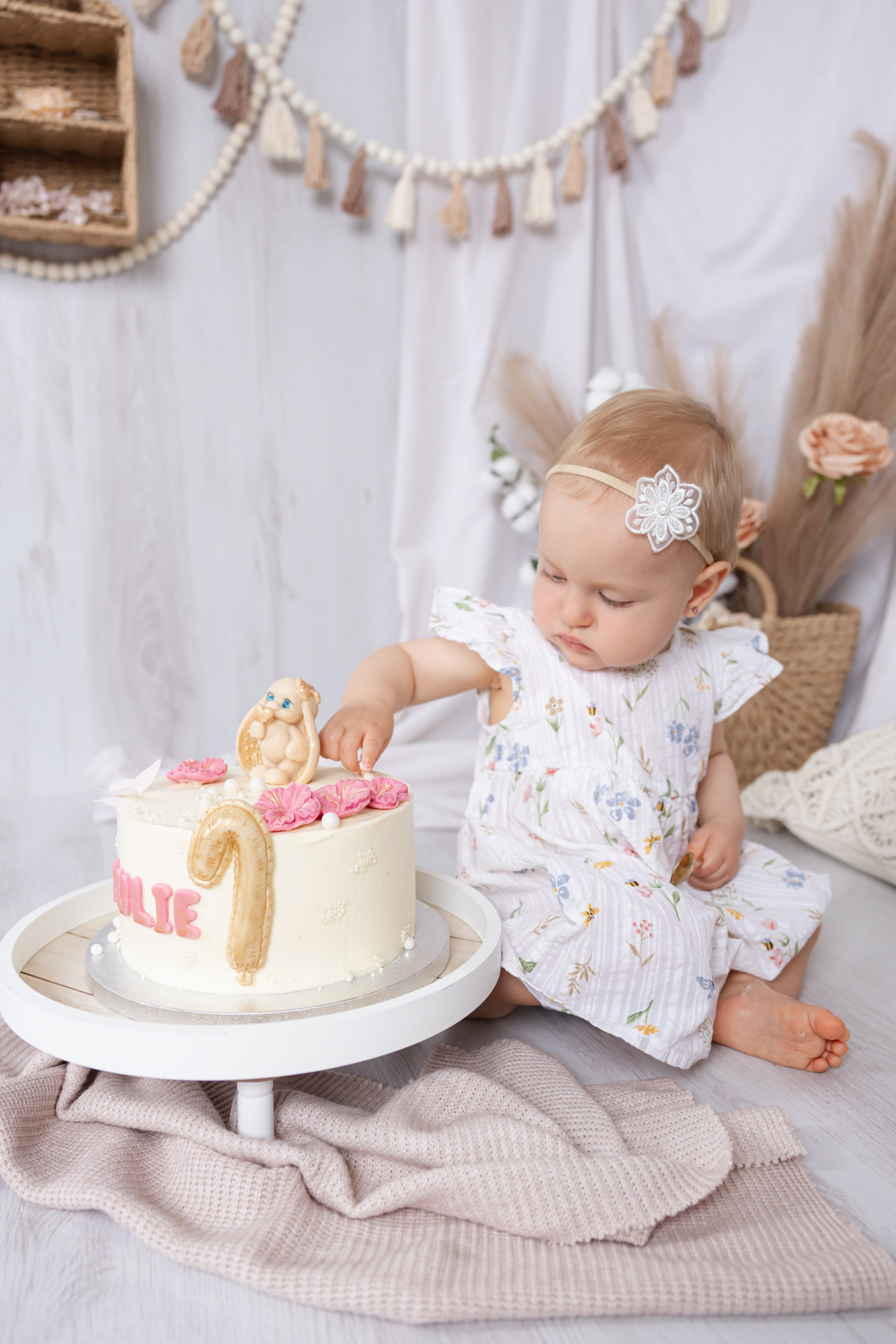 Kouzelné Smash Cake focení v Písku. Dort, smích a radost vašeho miminka v profesionálním ateliéru
