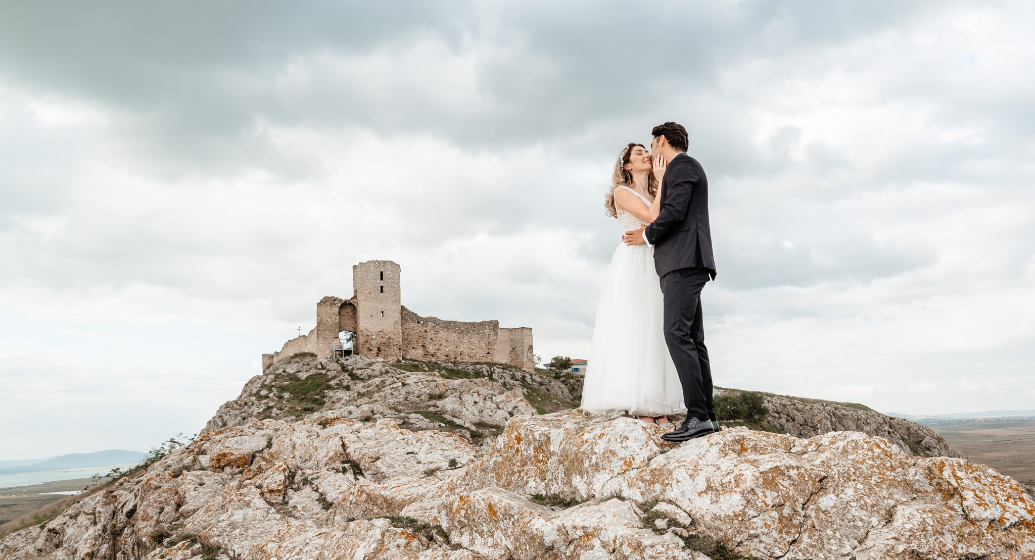 Alexandra & Robert. Www.besttalesstudio.com