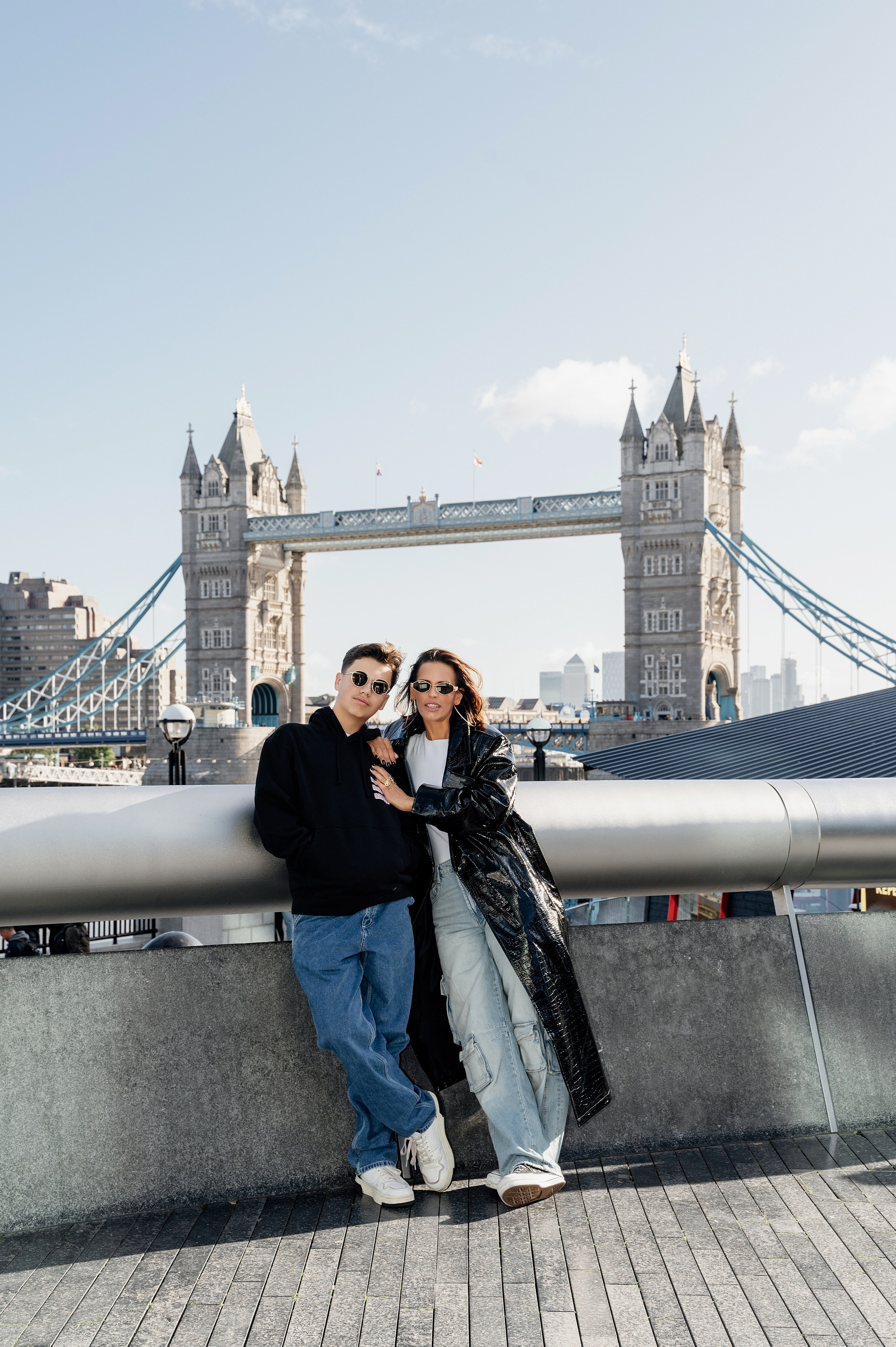 Tower Bridge+Westminster Carmela with son. FAMILY AND WEDDING PHOTOGRAPHER IN LONDON MARINA RIVA