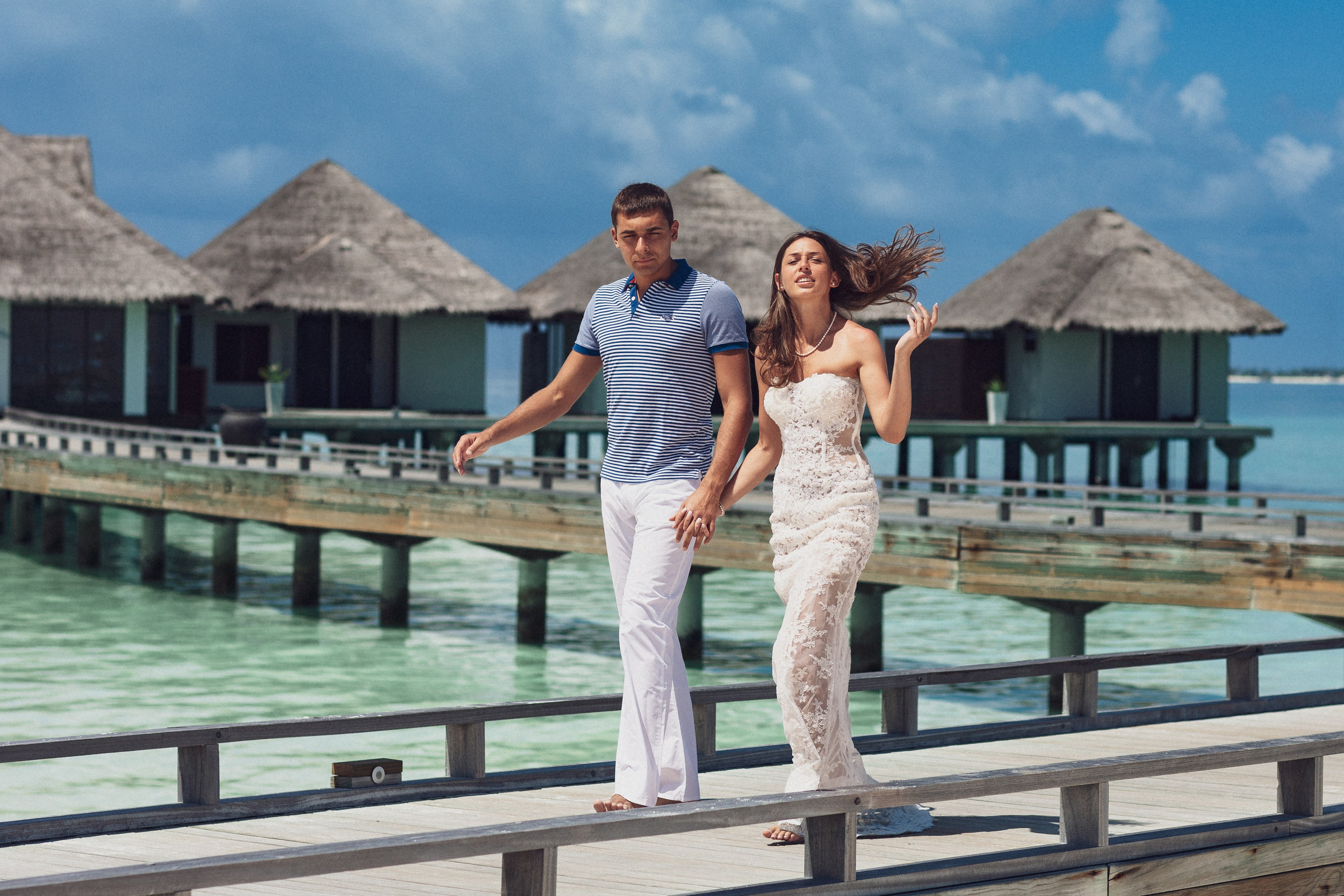 Фотограф в Ирландии Дублин Медовый месяц небо океан вода жених невеста пирс бунгало лето мира 