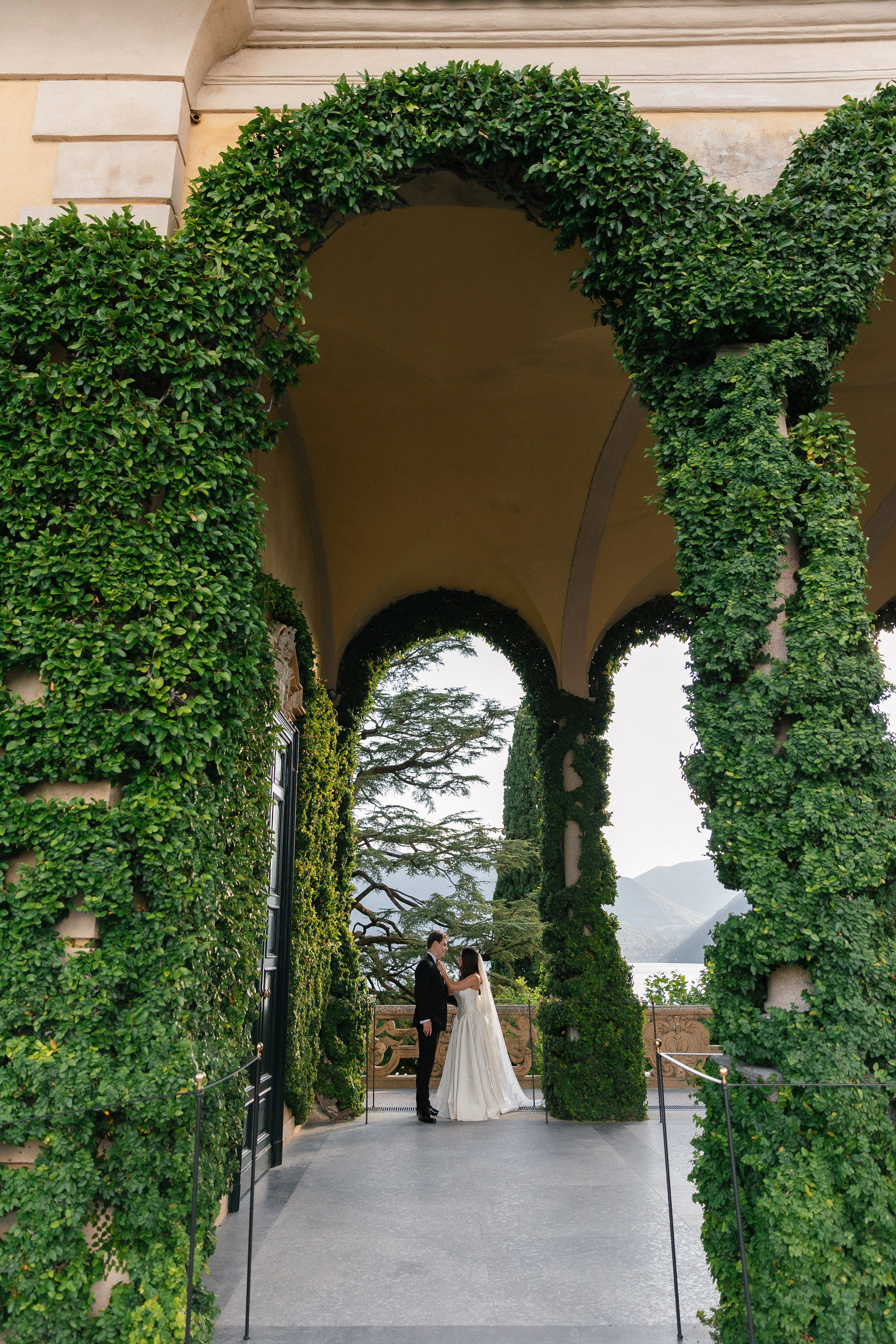 Lily & Zach, Villa del Balbianello. Photographer in Italy Anna Linnik