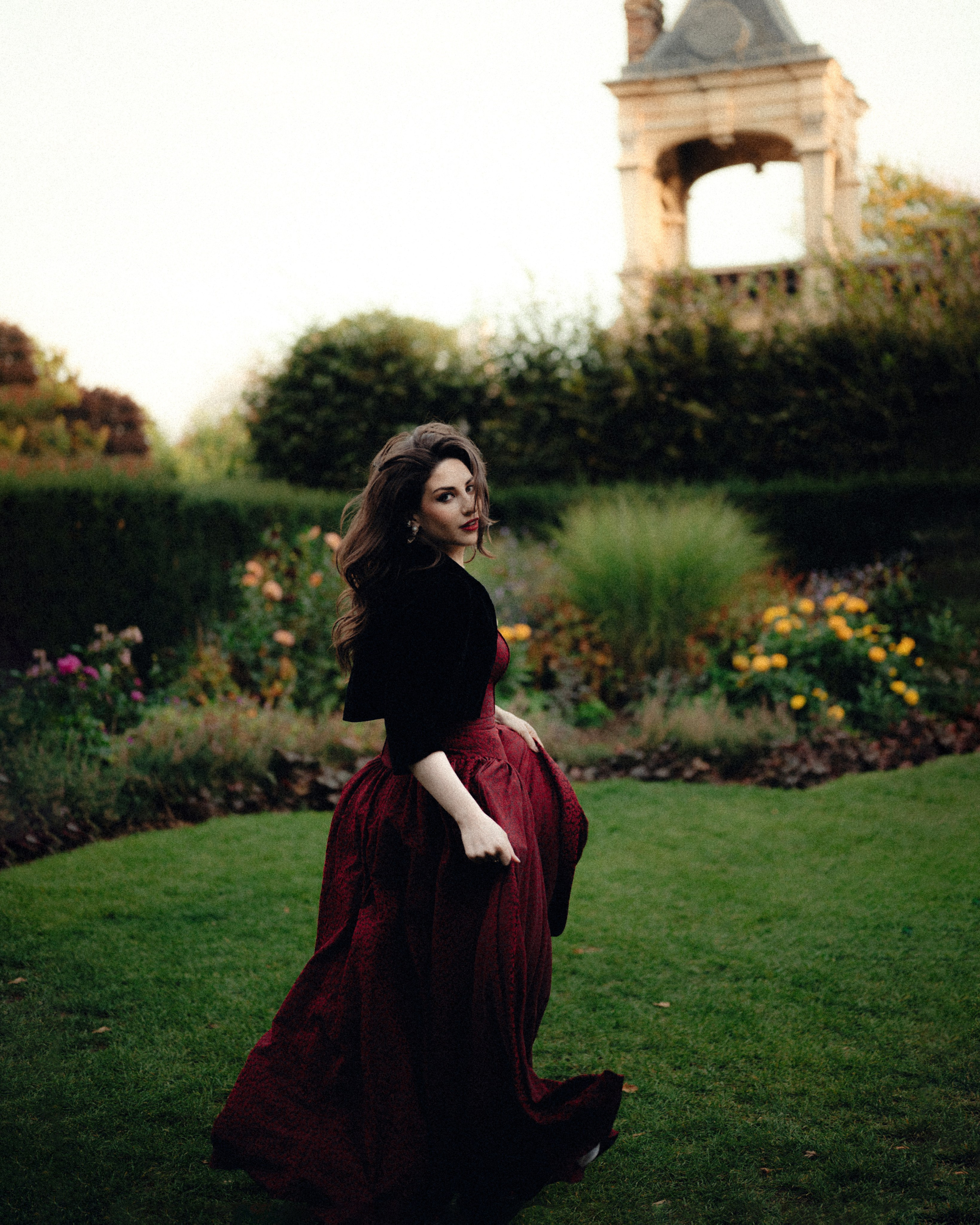 Autumn Vintage Photoshoot in London Kensington. Moth & Moss Photography